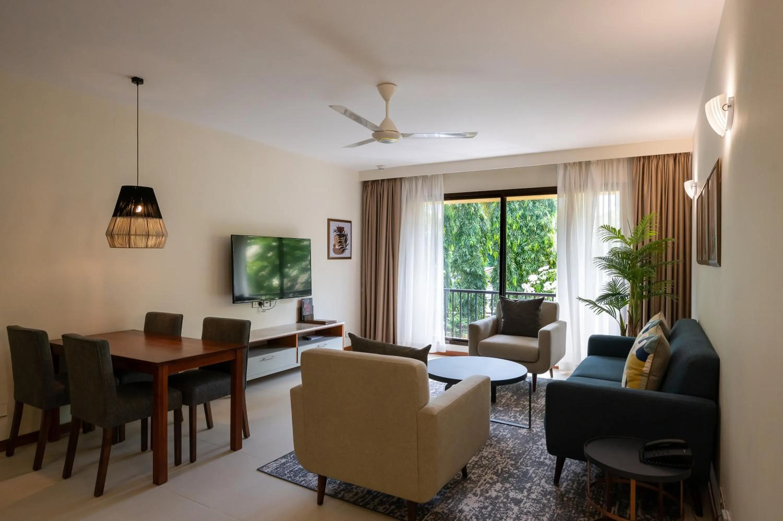Living room in Sea Cliff Court Hotel & Luxury Apartments