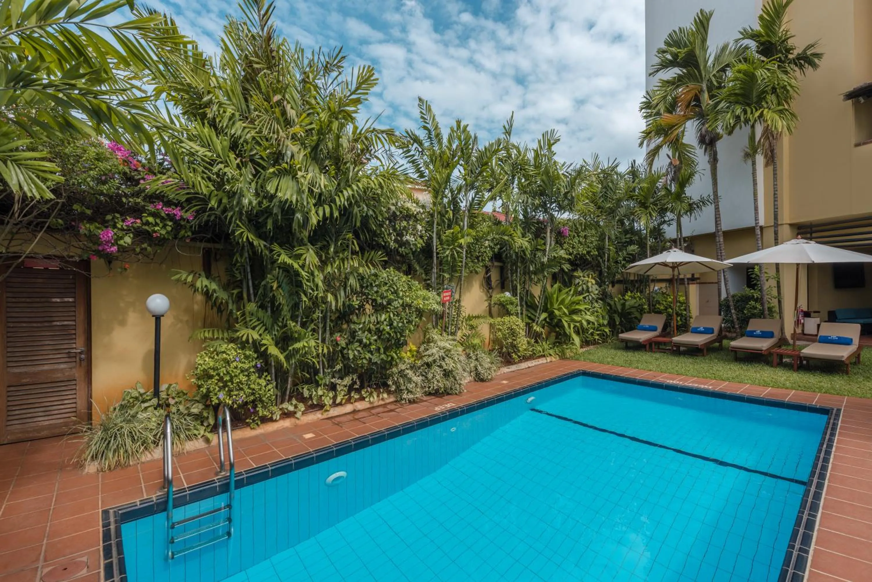 Pool view in Sea Cliff Court Hotel & Luxury Apartments