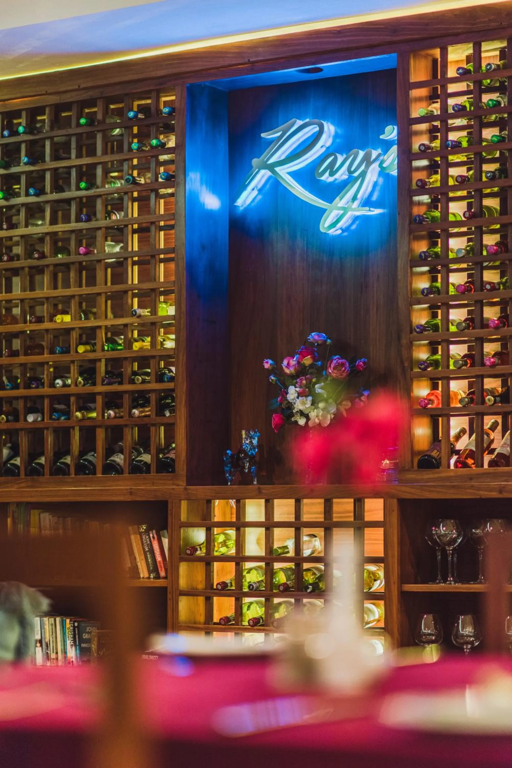 Restaurant/places to eat in Sea Cliff Court Hotel & Luxury Apartments