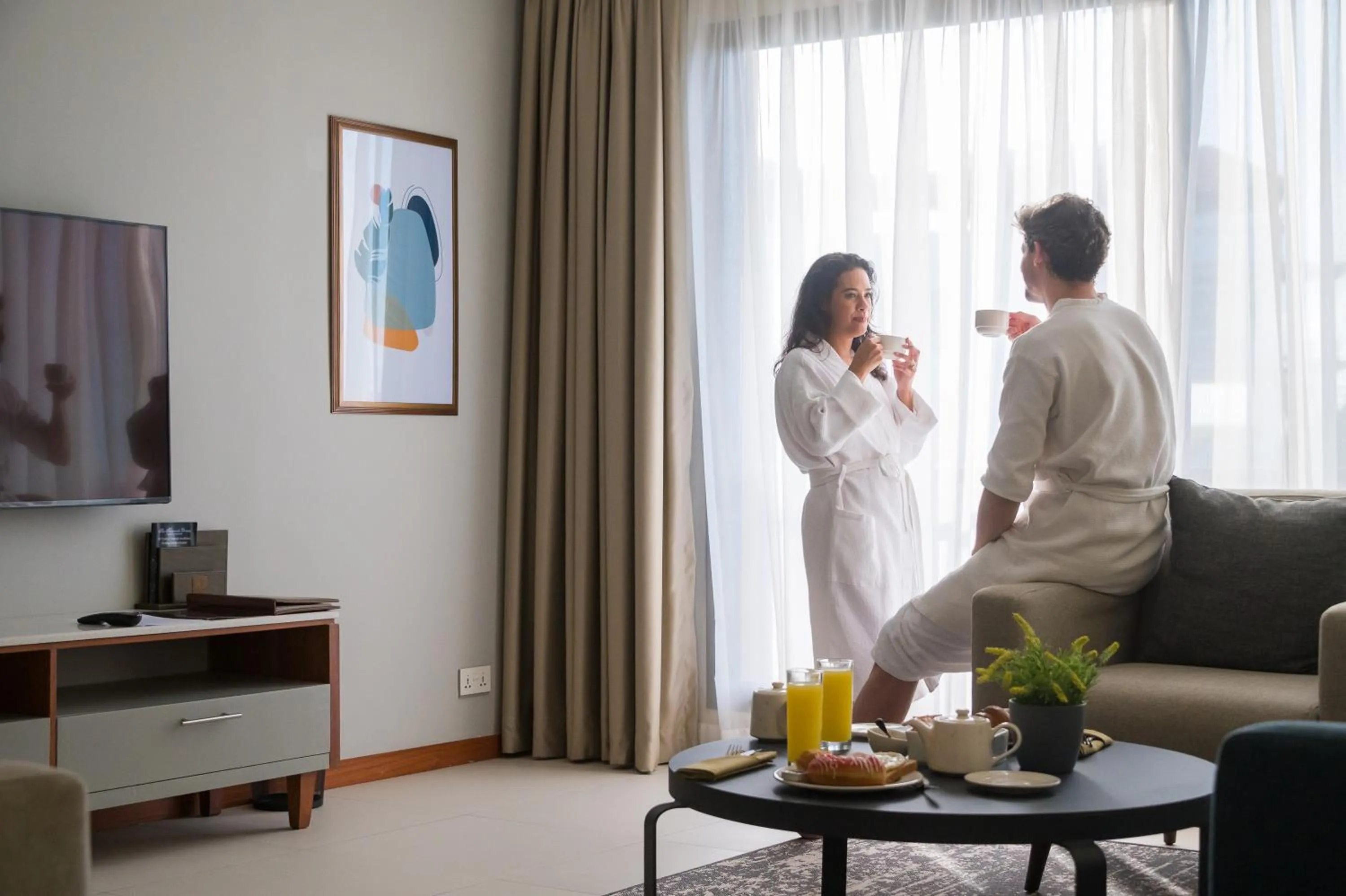 TV and multimedia in Sea Cliff Court Hotel & Luxury Apartments