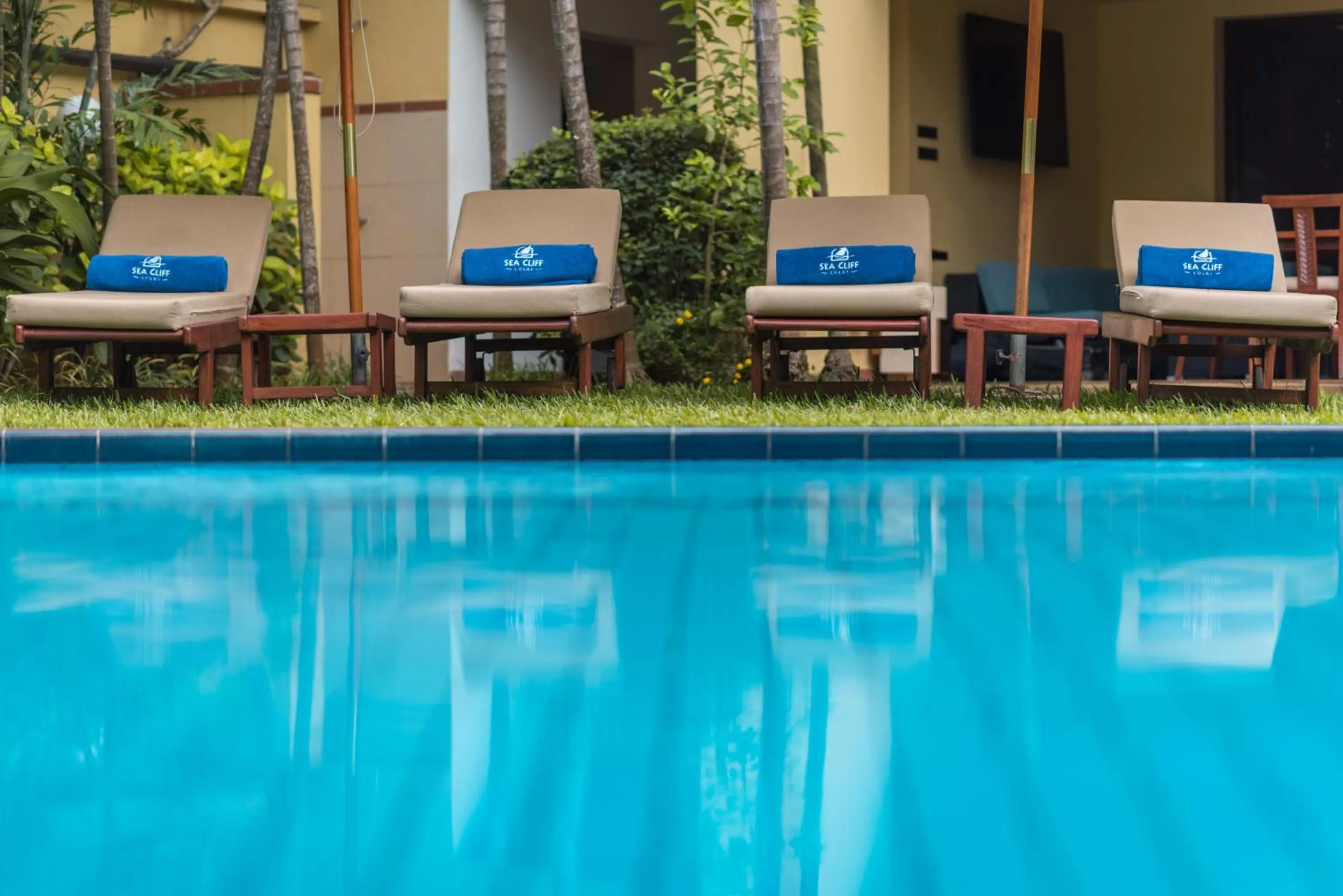 Swimming pool in Sea Cliff Court Hotel & Luxury Apartments