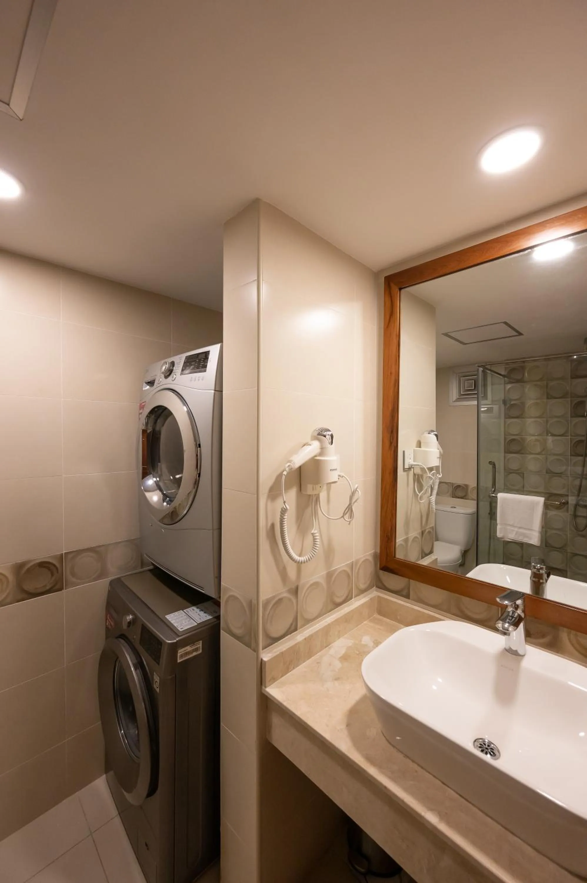 Bathroom in Sea Cliff Court Hotel & Luxury Apartments