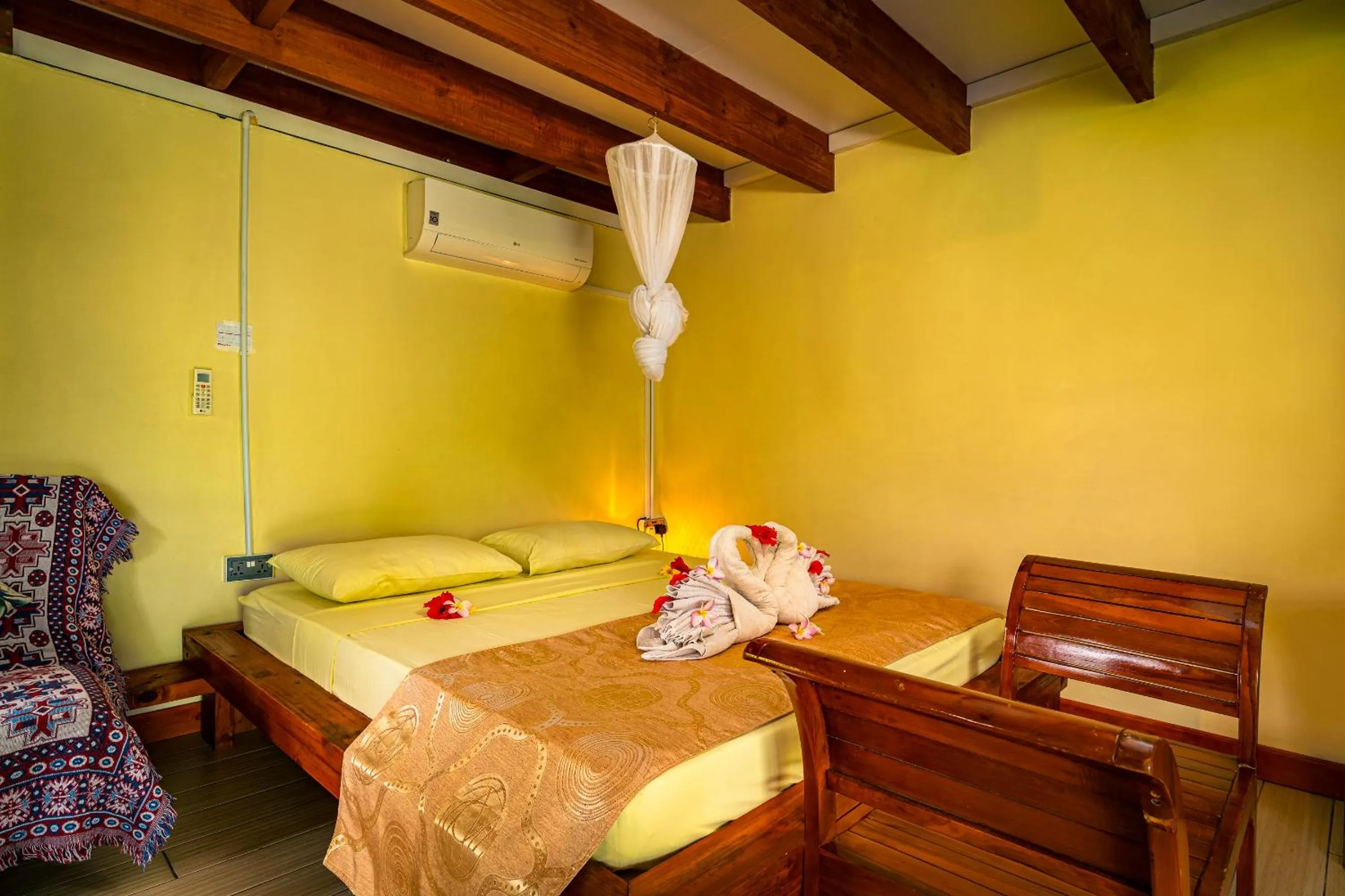 Bed in Lemongrass Lodge