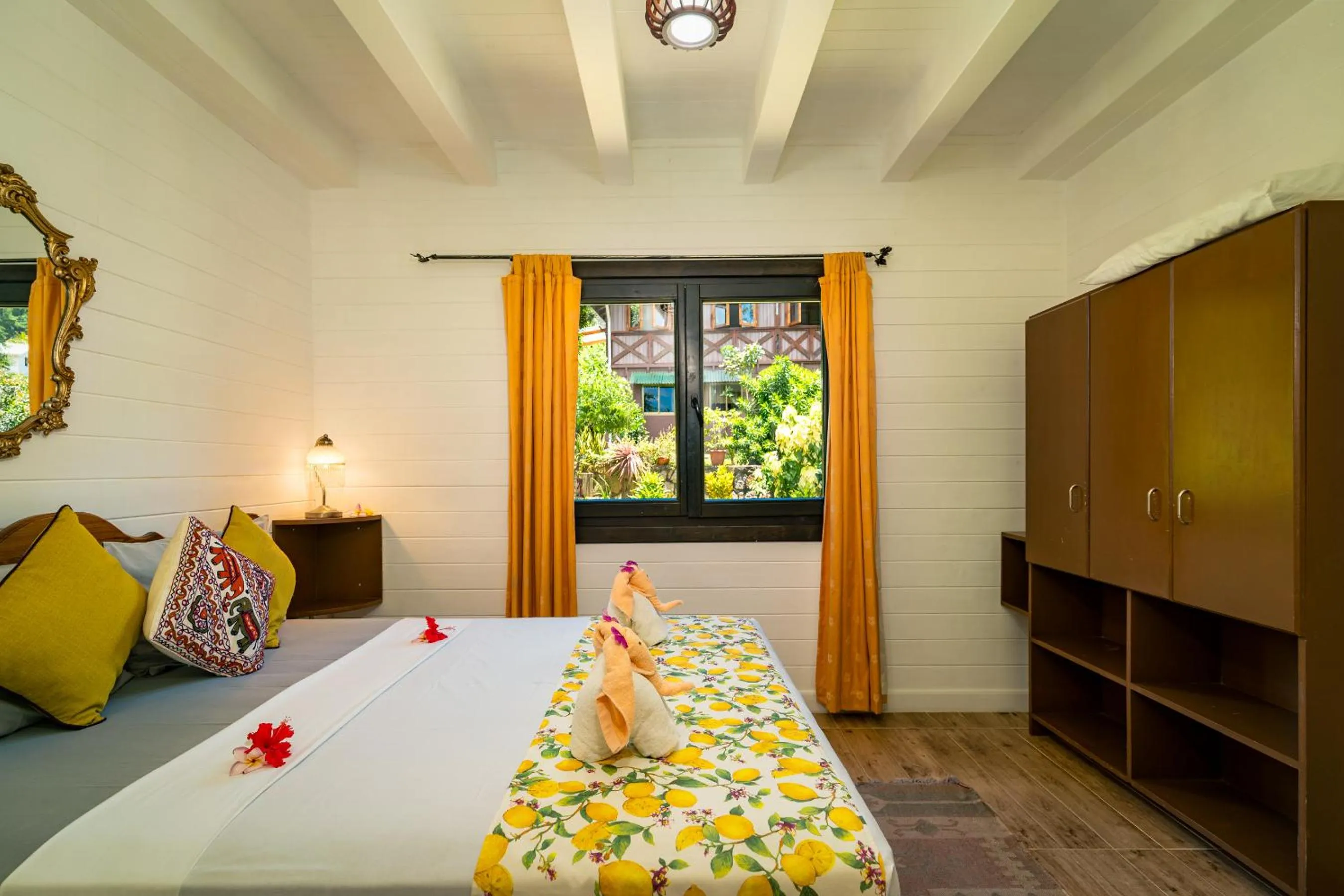 Bed in Lemongrass Lodge