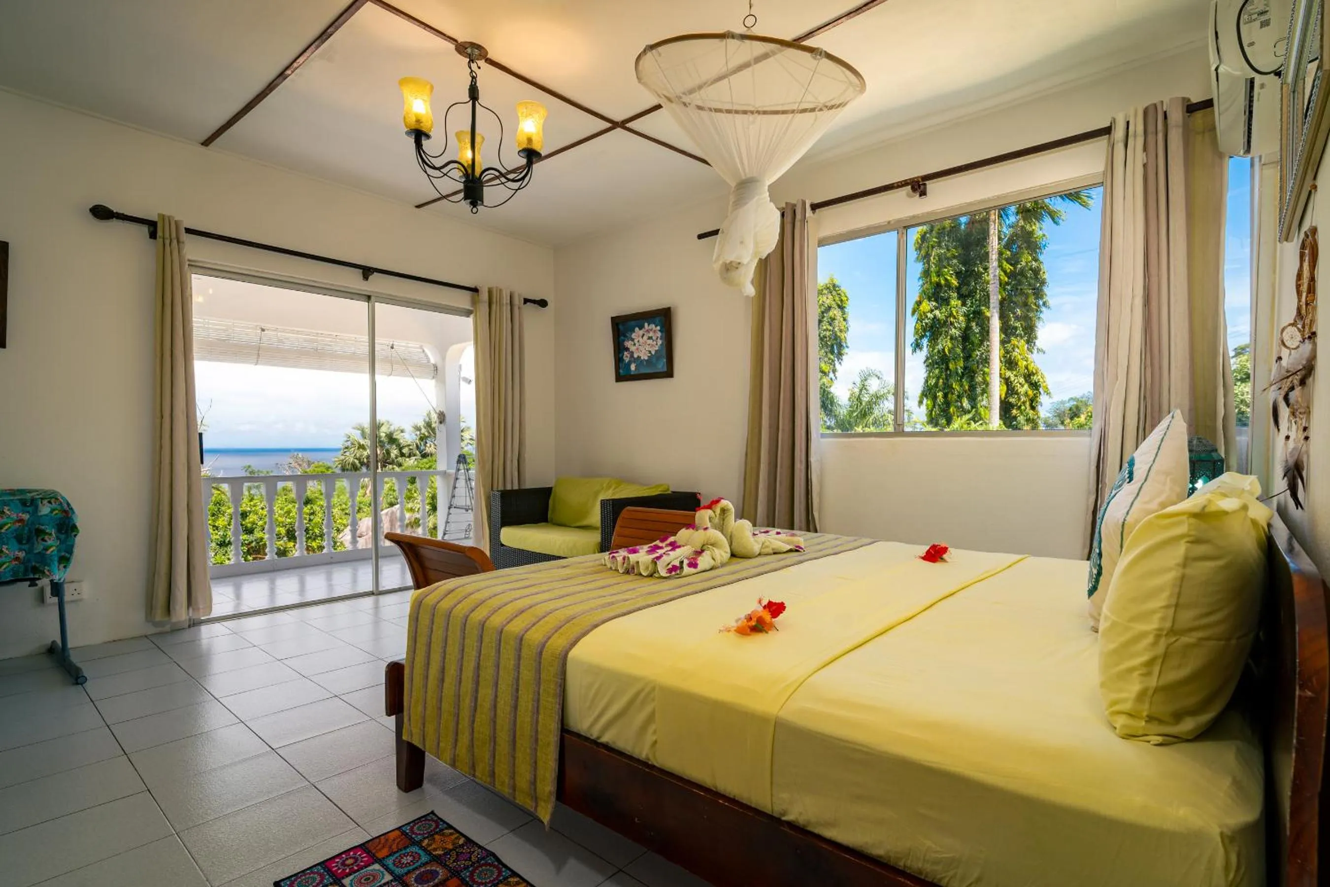 Bed in Lemongrass Lodge