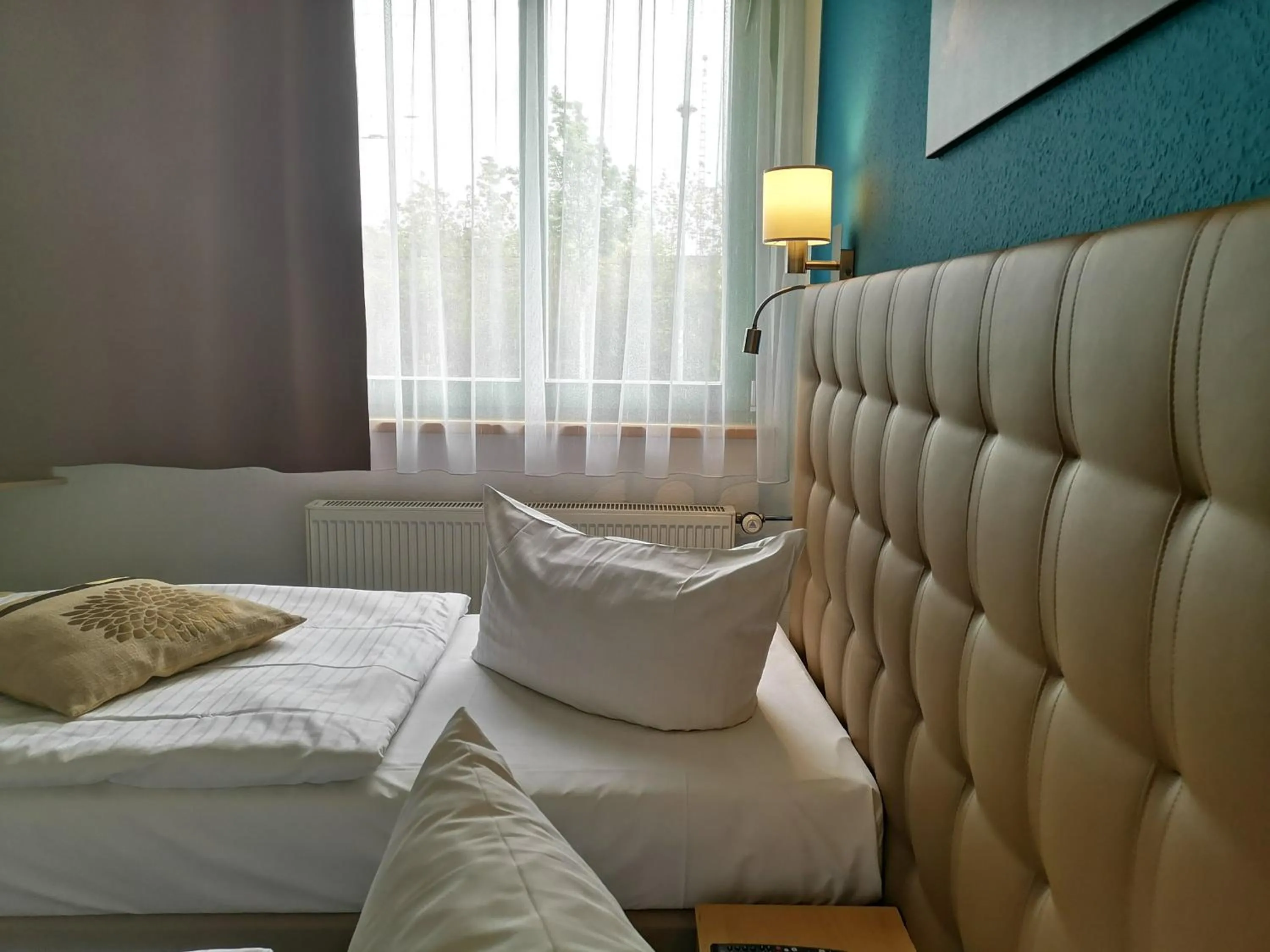 Living room, Bed in ACRON Hotel Wittenberg