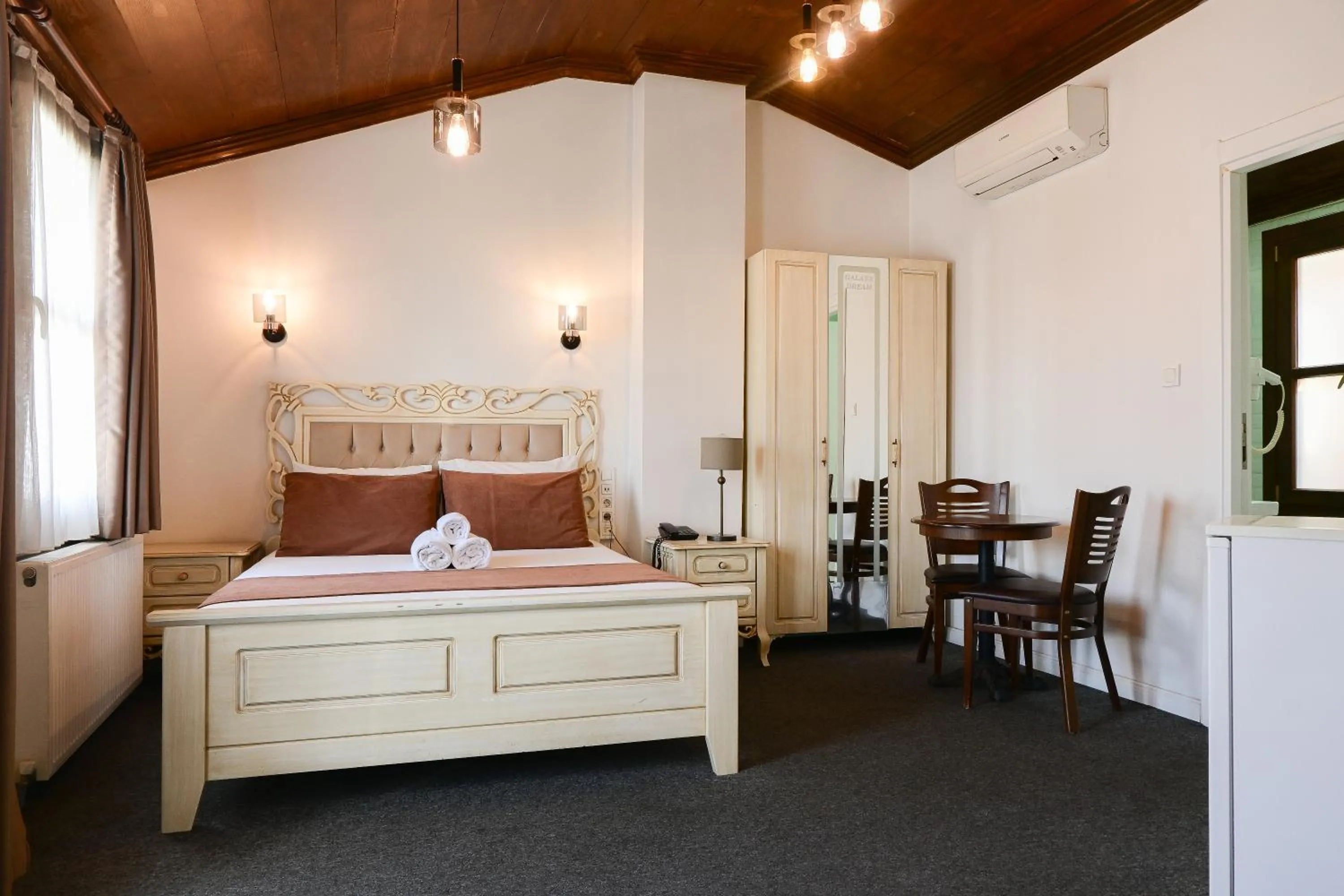 Bed in Galata Dream Hotel