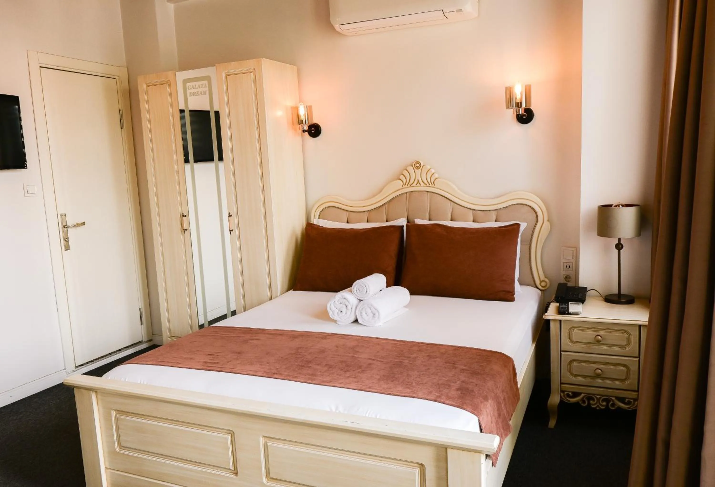 Bed in Galata Dream Hotel