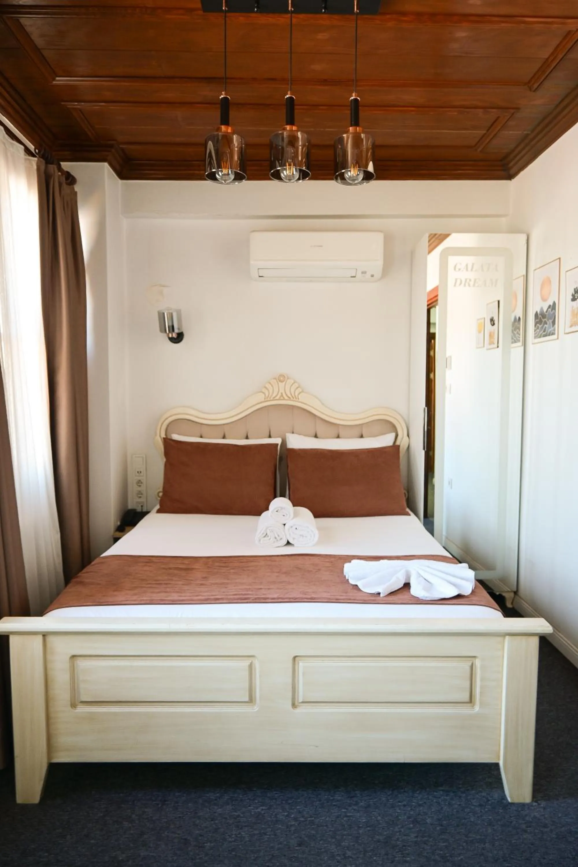 Bed in Galata Dream Hotel