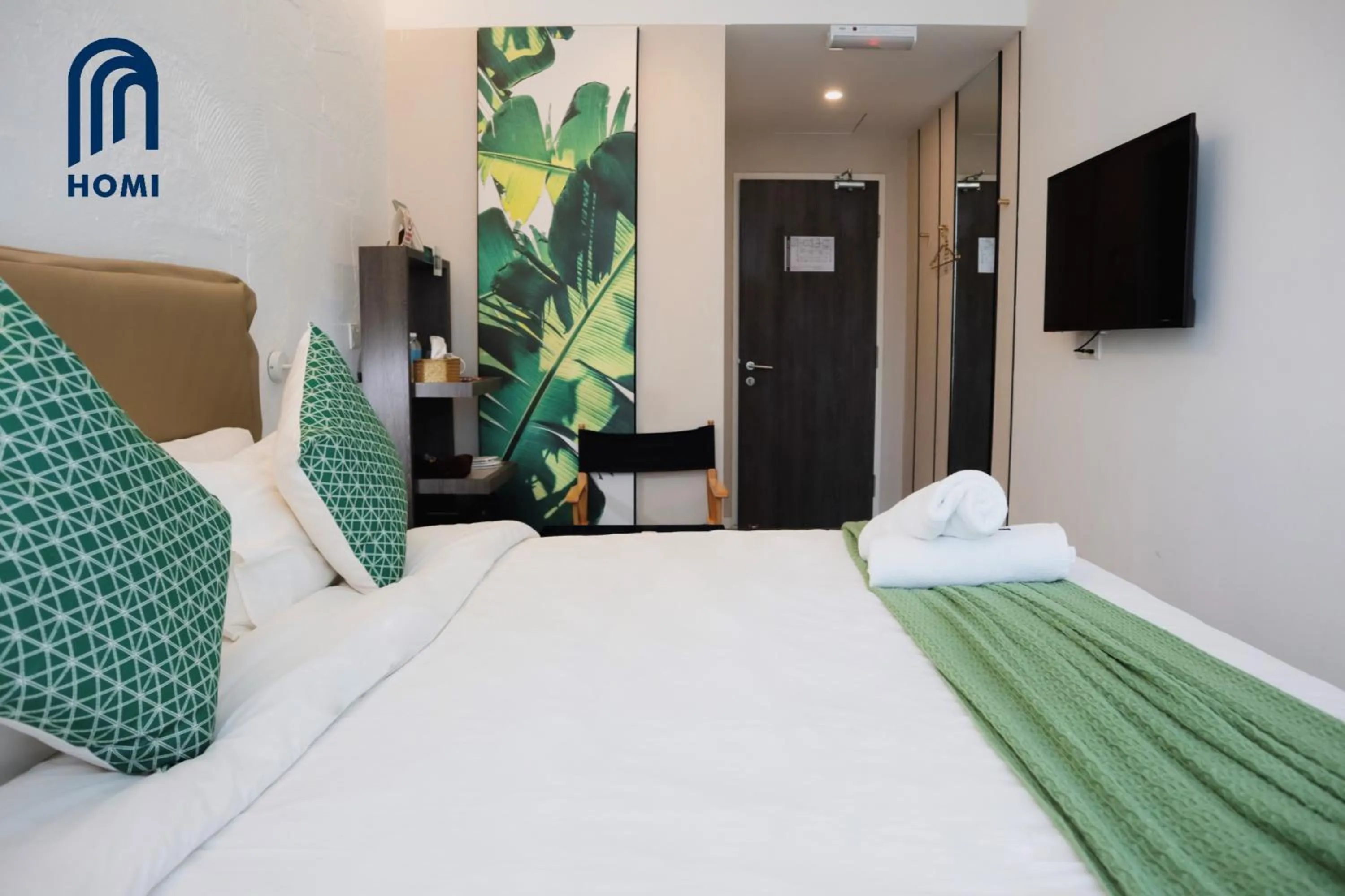 Photo of the whole room, Bed in Homi Oasis at KK Times Square 和逸绿洲