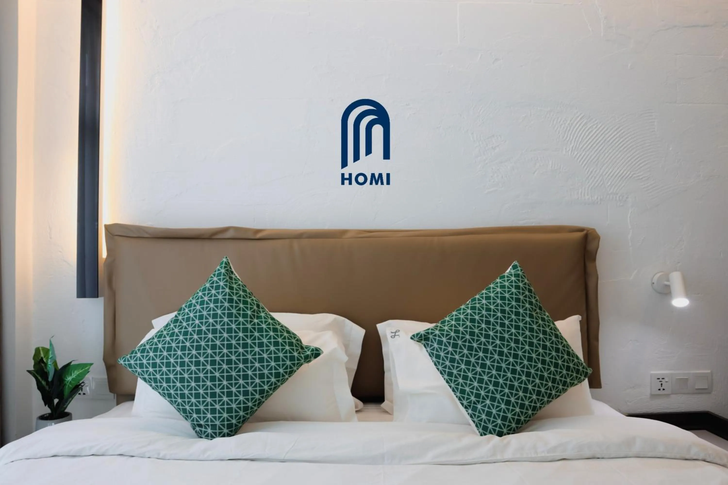 Photo of the whole room, Bed in Homi Oasis at KK Times Square 和逸绿洲