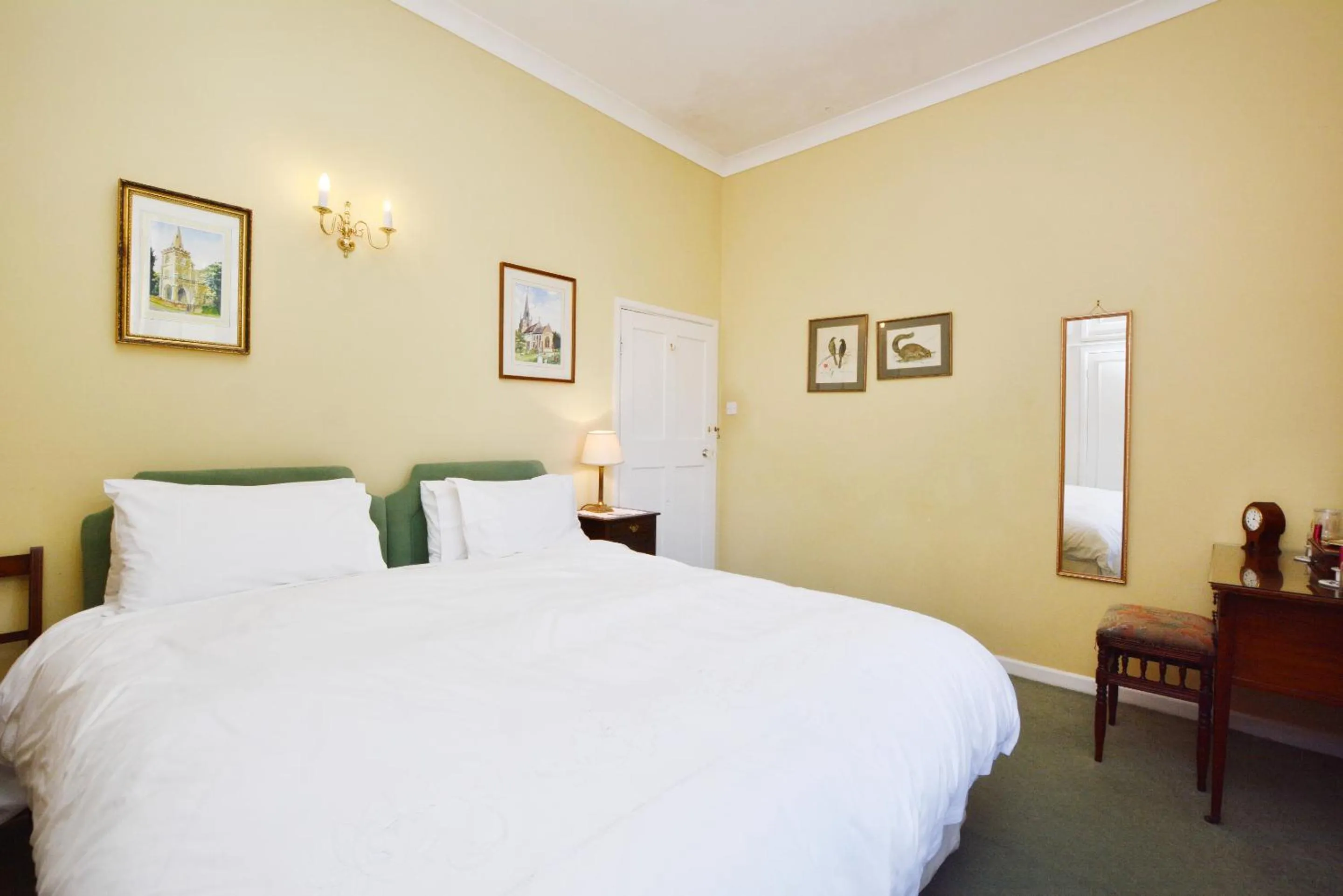 Bedroom, Bed in The Old School