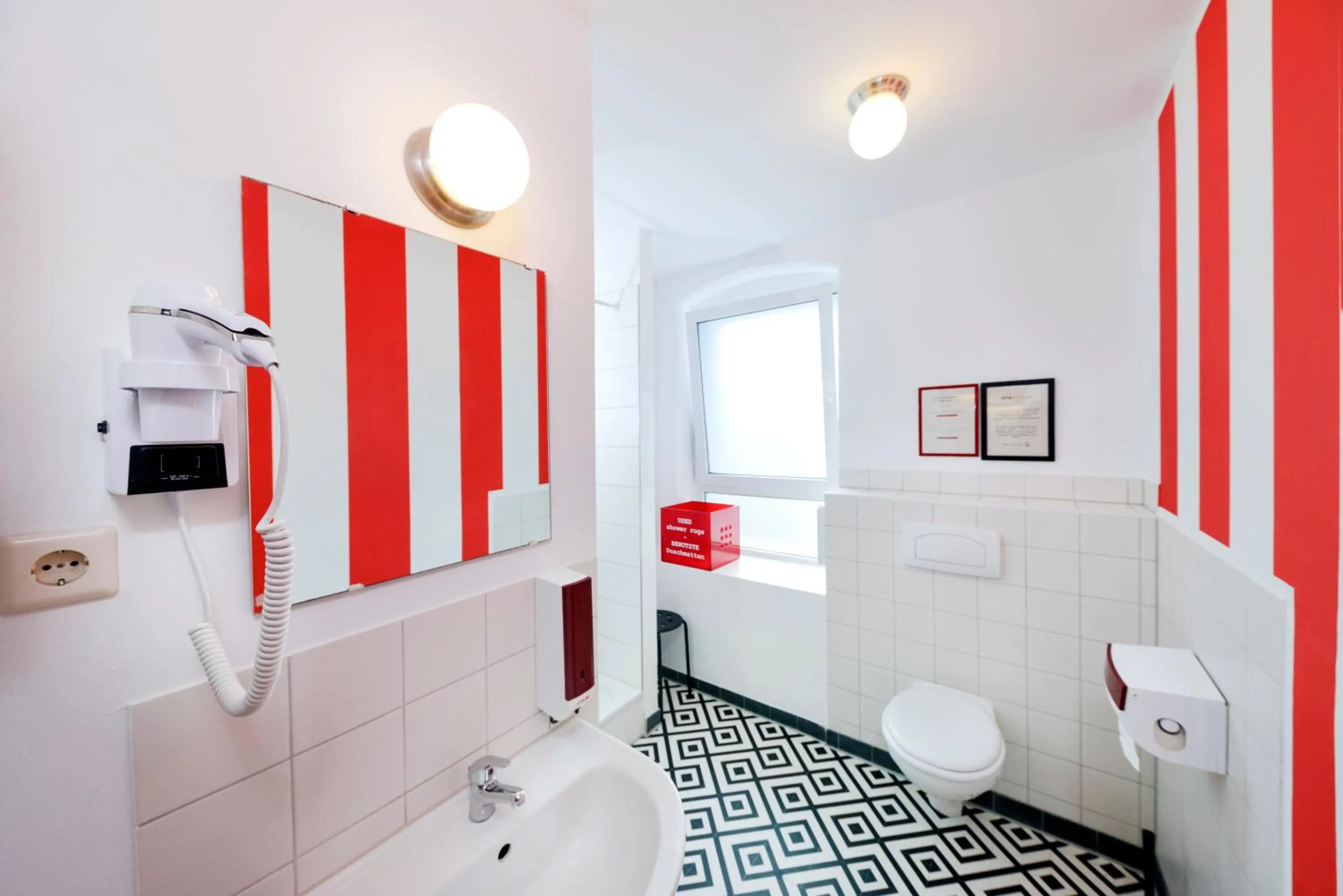 Bathroom in Old Town Hostel