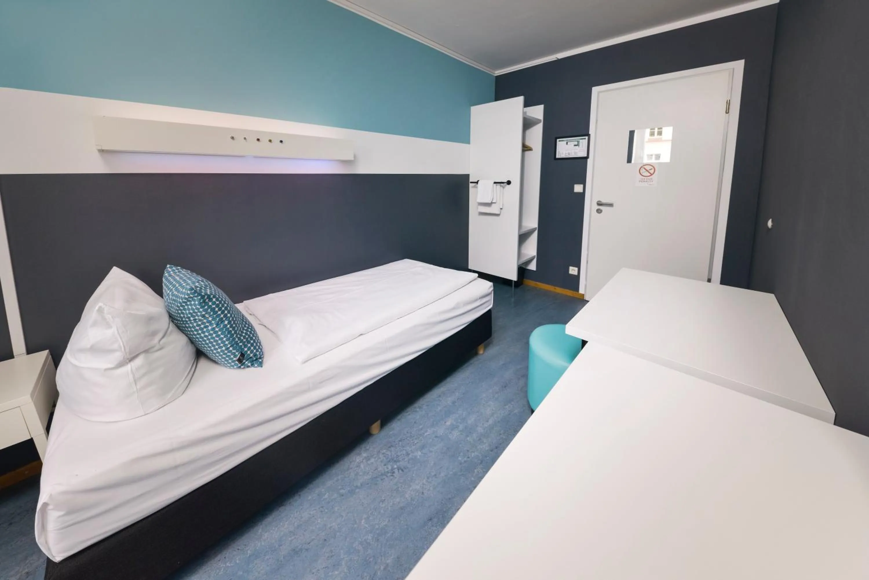 Bedroom, Bed in Old Town Hostel