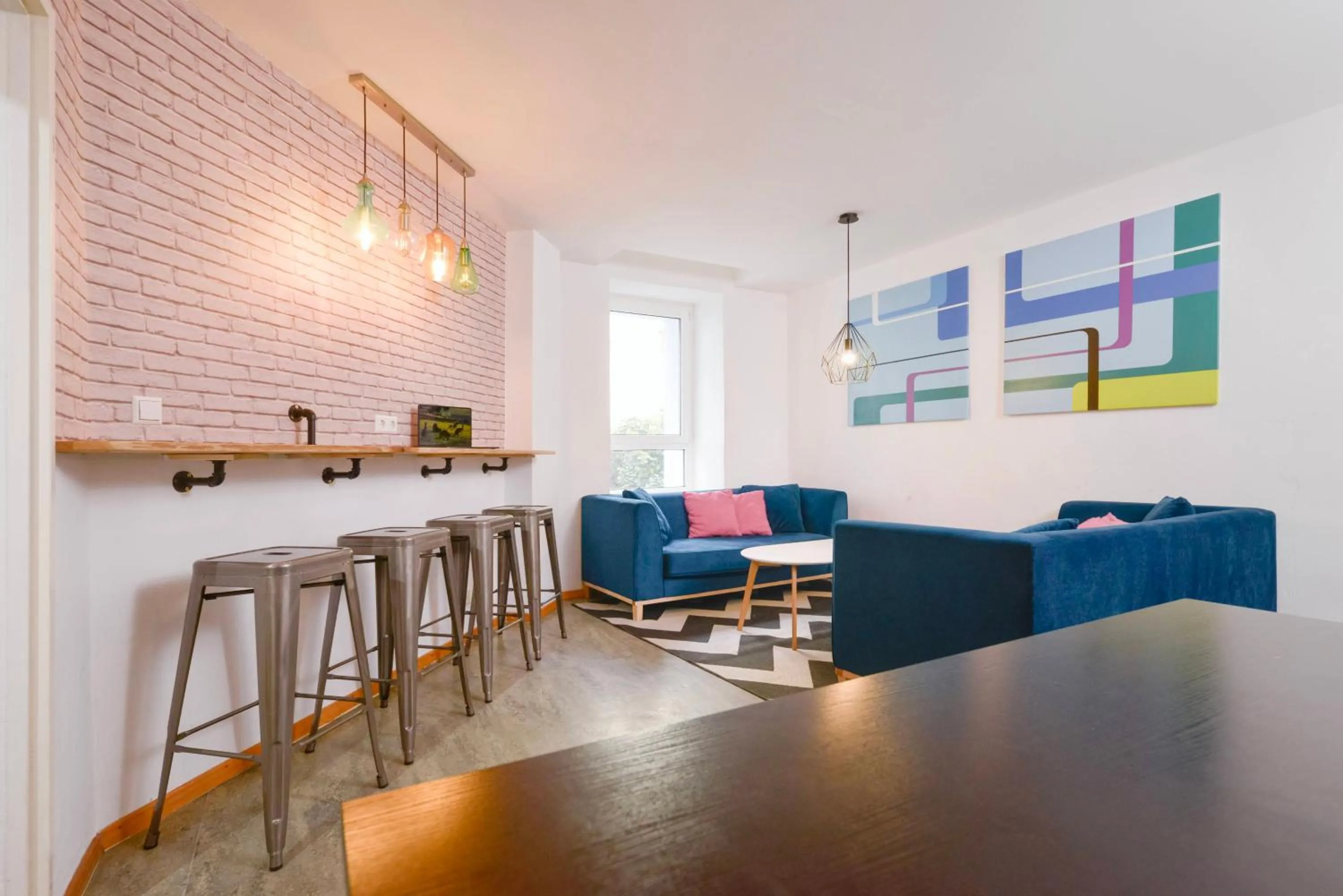 Communal lounge/ TV room in Old Town Hostel