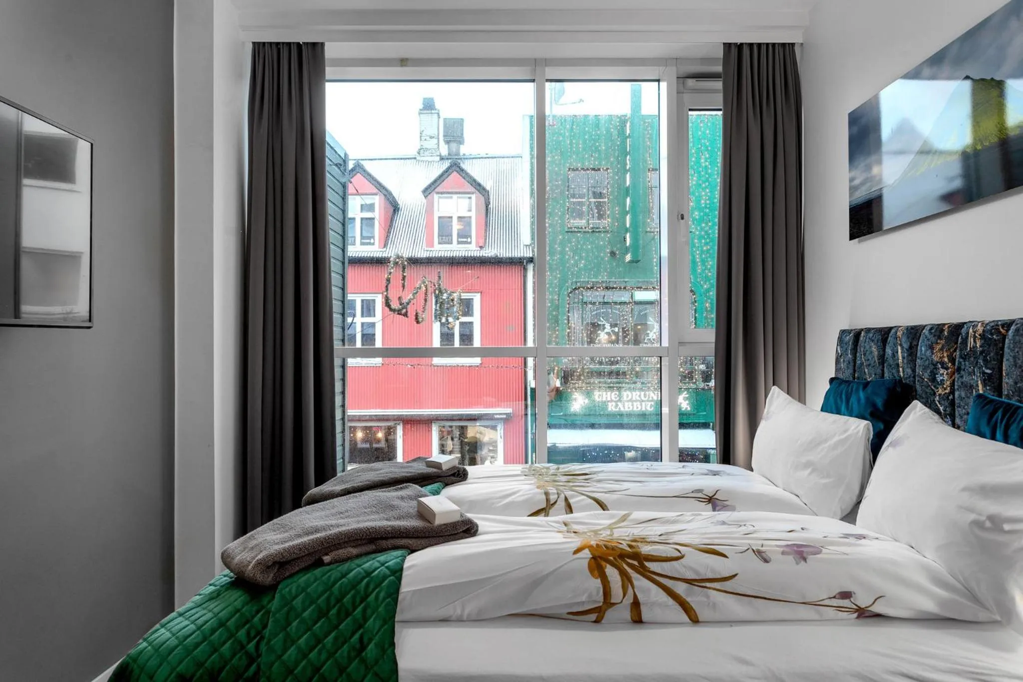 Bedroom, Bed in City Center Hotel