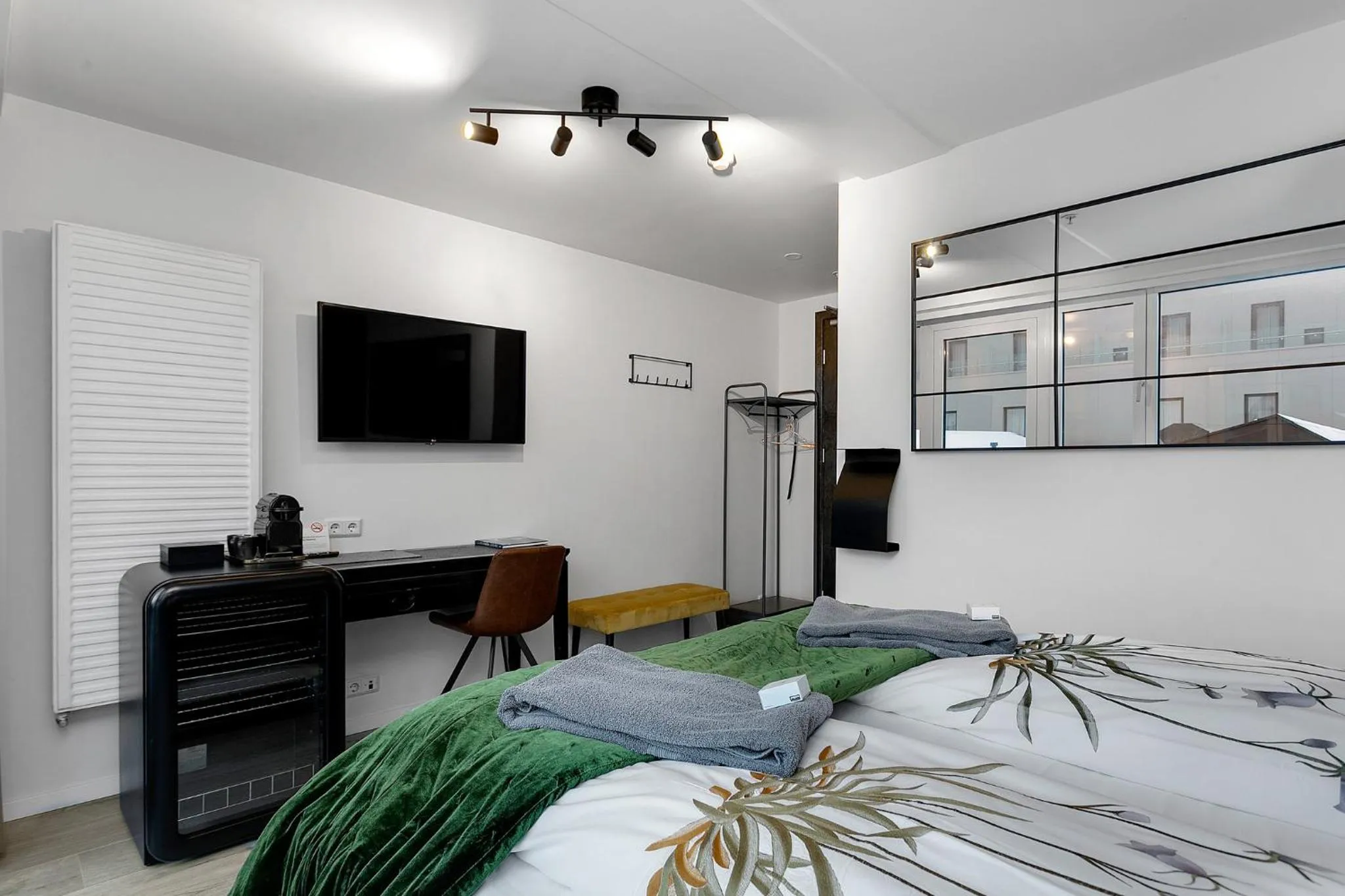 Bedroom, Bed in City Center Hotel