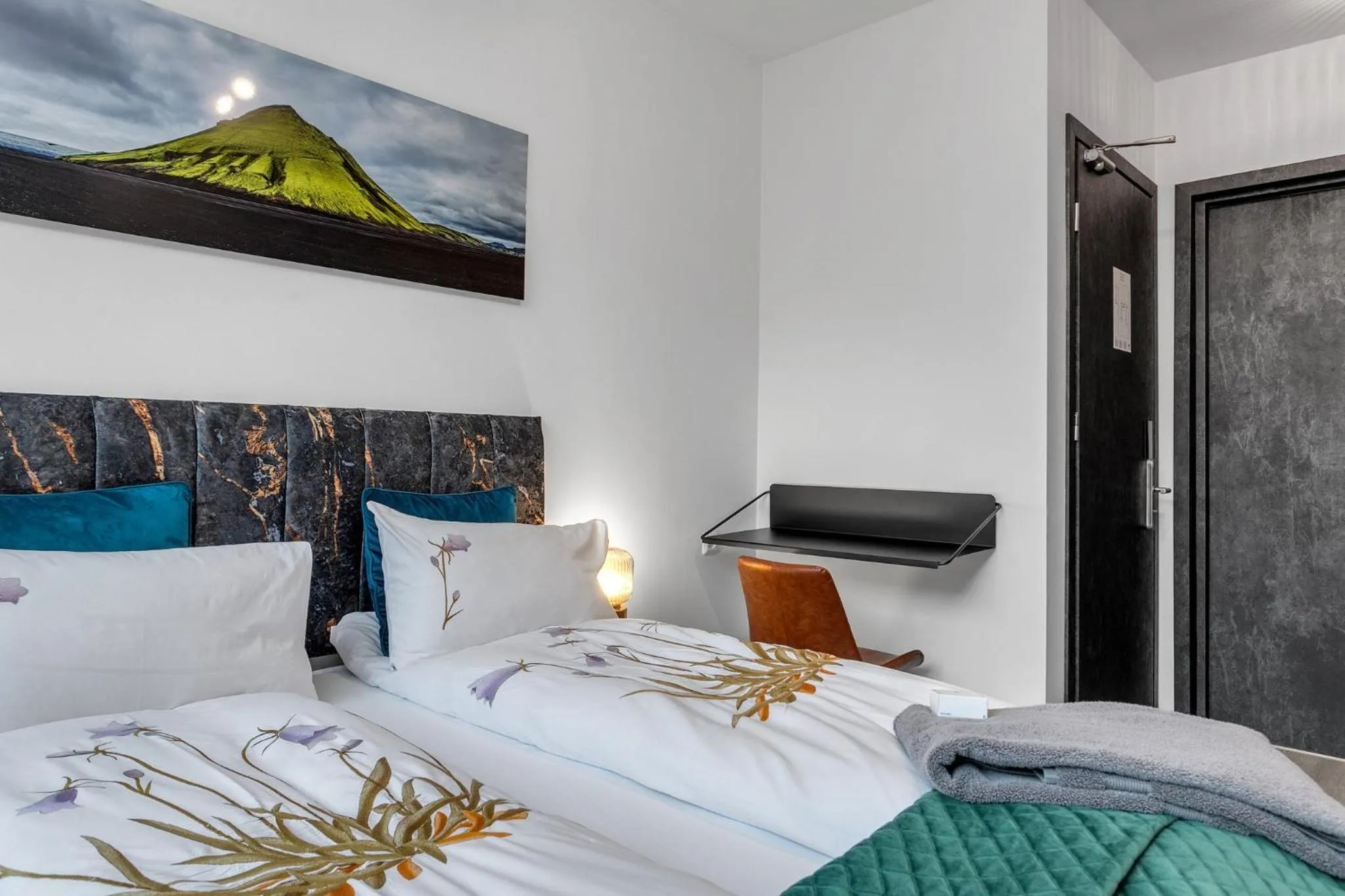 Bedroom, Bed in City Center Hotel