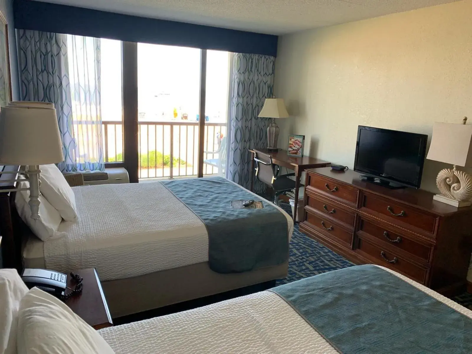 Photo of the whole room, Bed in Capes Hotel Photo of the whole room, Bed in Capes Hotel