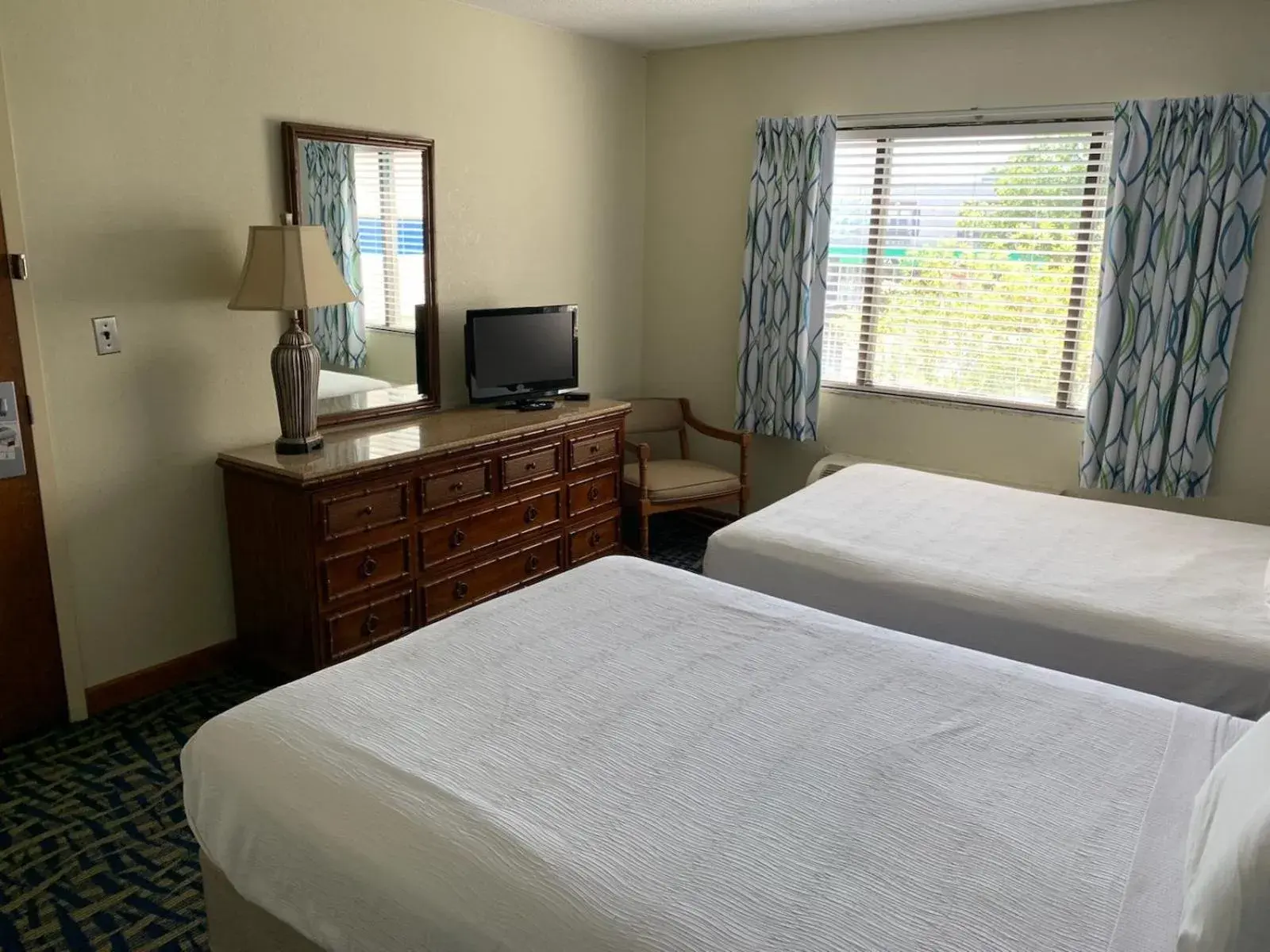 Photo of the whole room, Bed in Capes Hotel Photo of the whole room, Bed in Capes Hotel