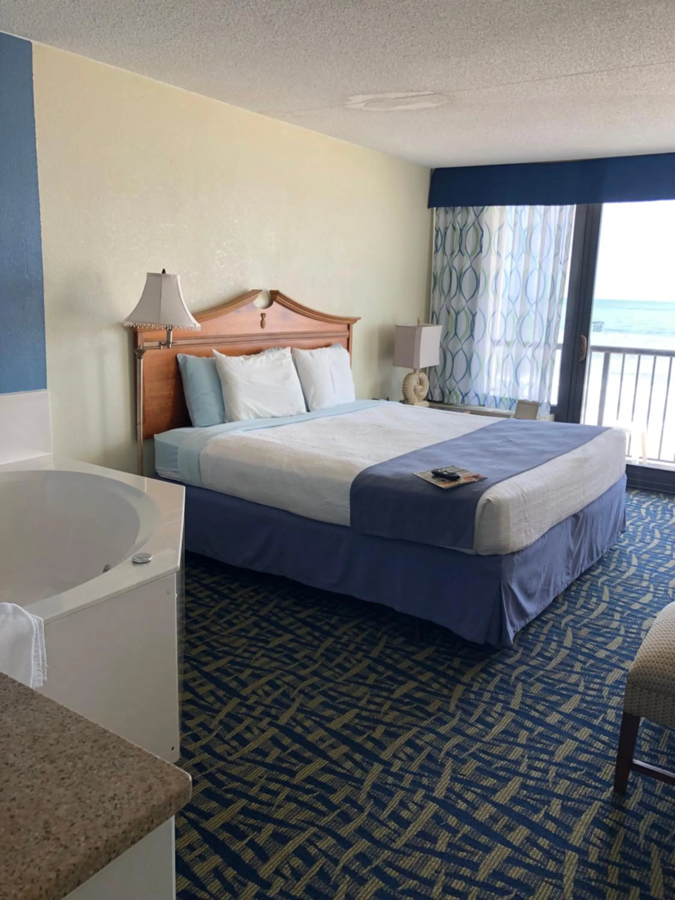 Bedroom, Bed in Capes Hotel