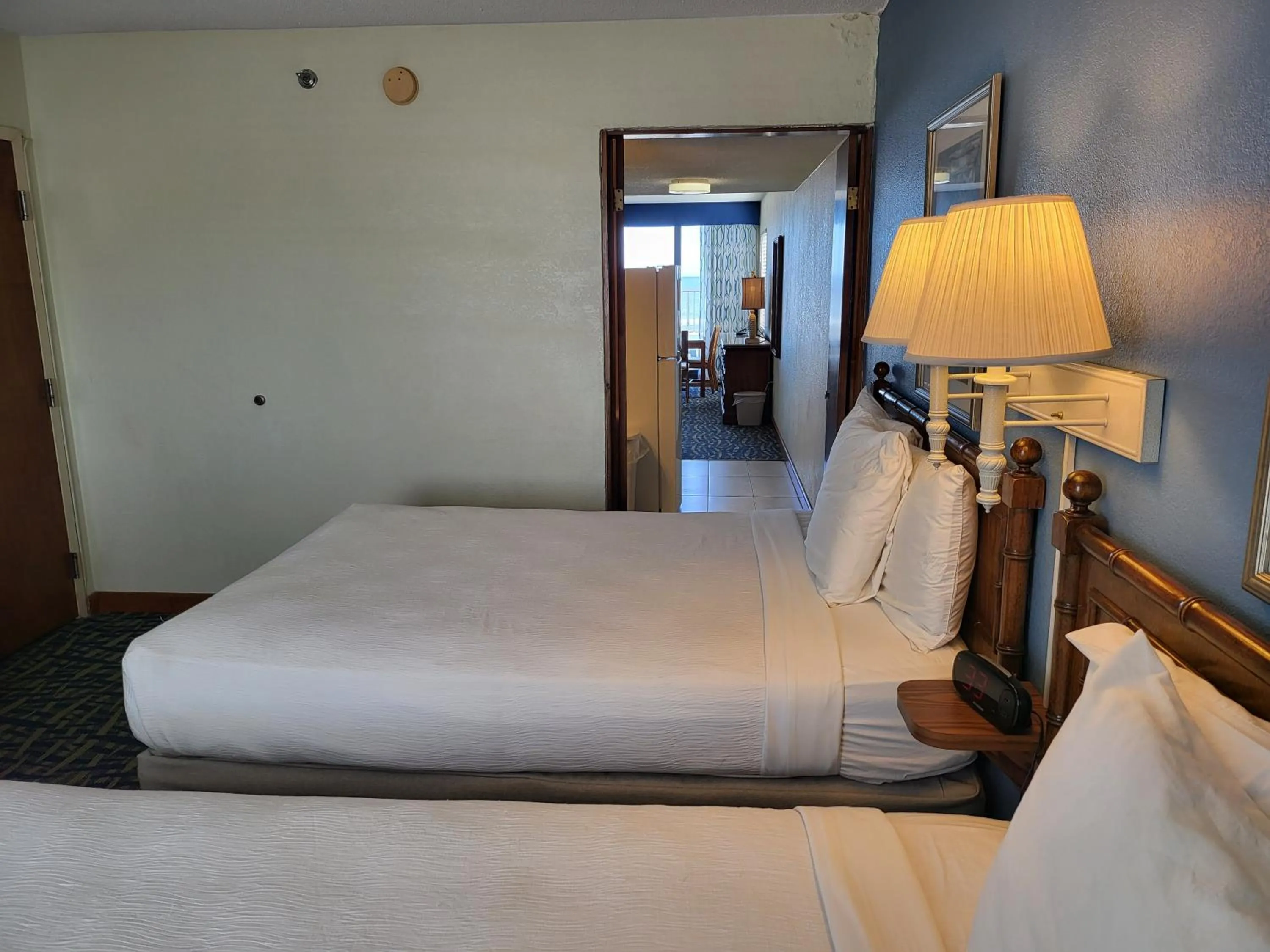 Bedroom, Bed in Capes Hotel