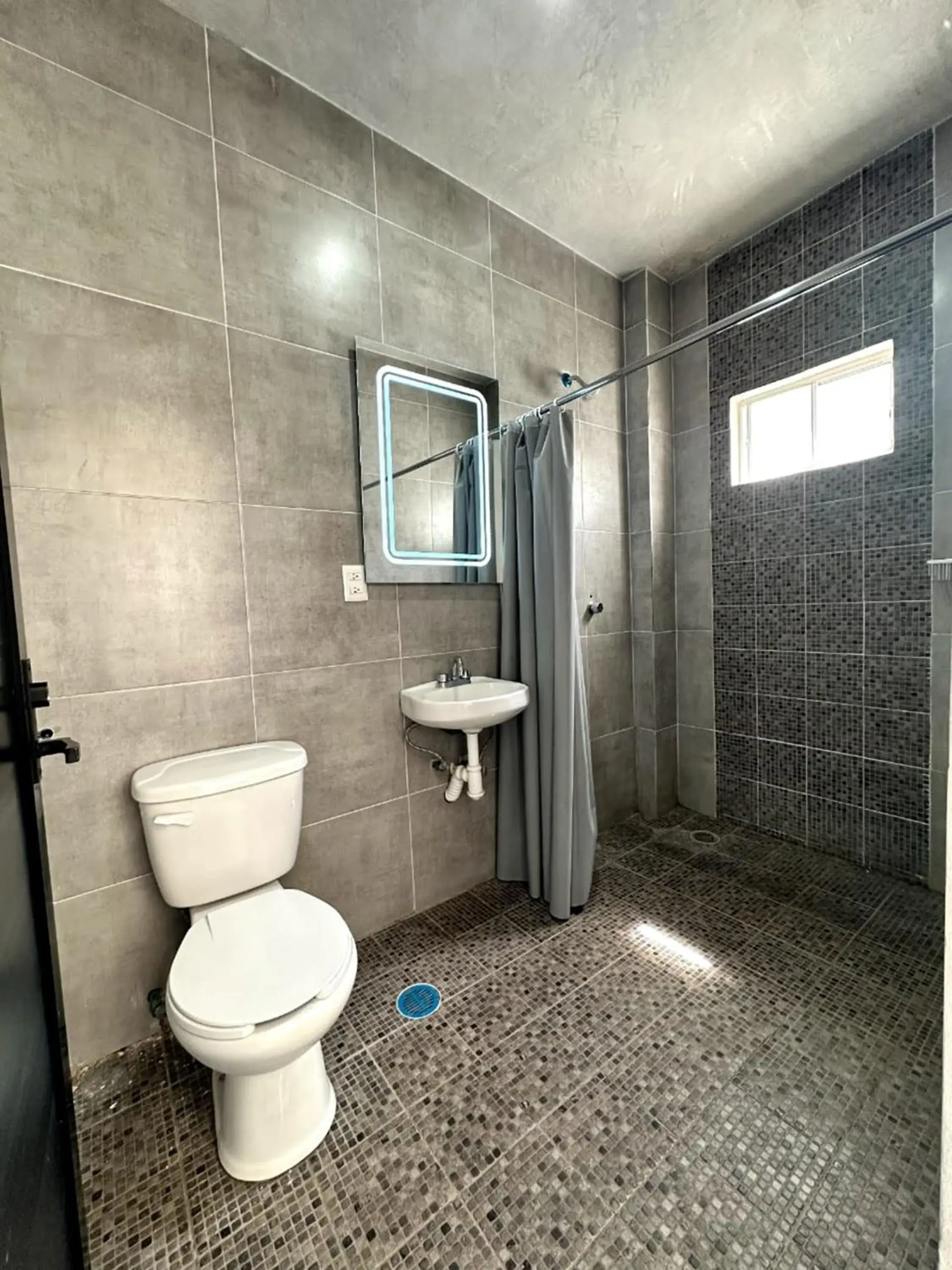 Bathroom in OYO Casa Vieja,Ciudad Serdán,Museo La Magnolia Bathroom in OYO Casa Vieja,Ciudad Serdán,Museo La Magnolia