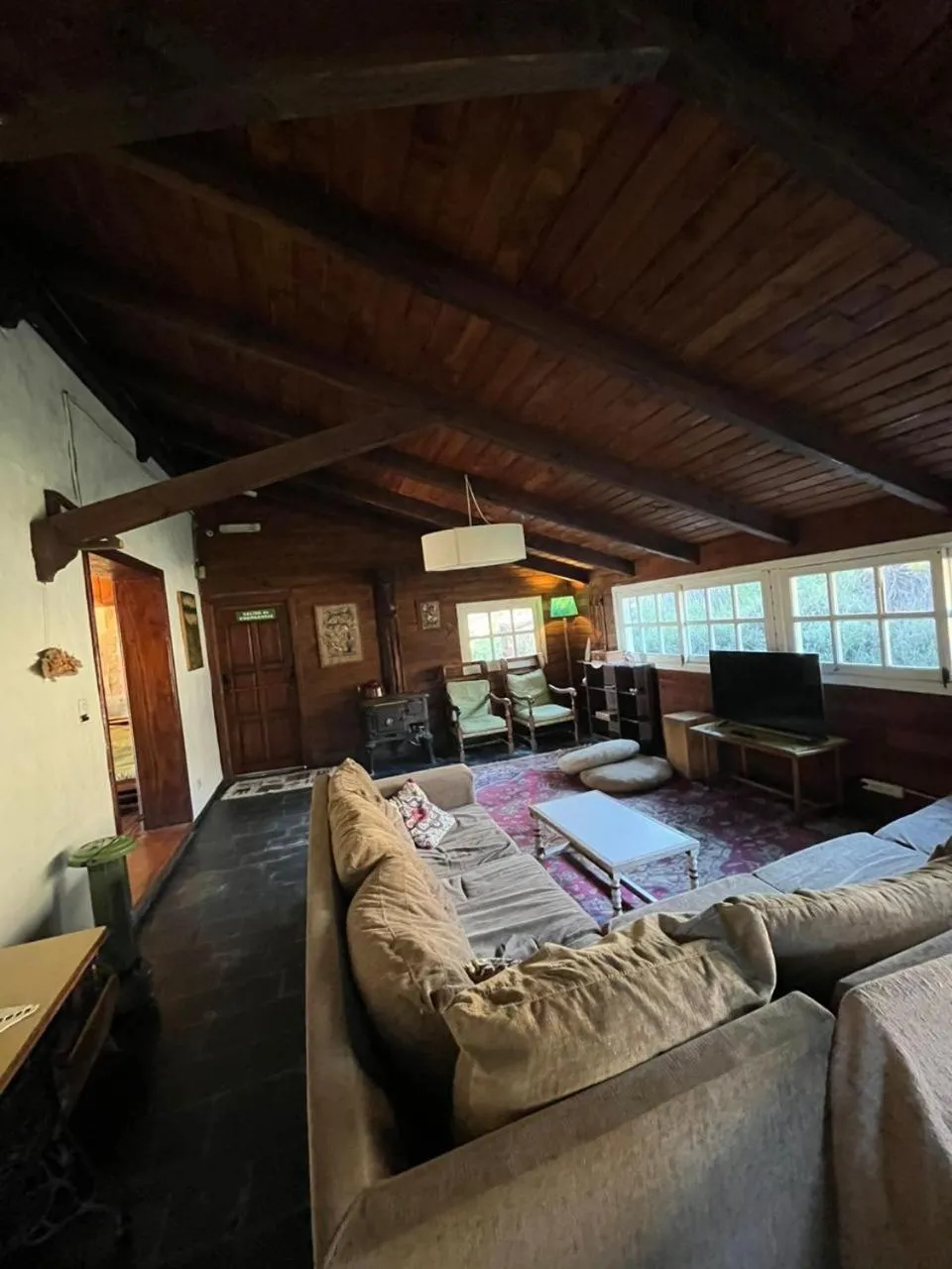 Communal lounge/ TV room, Bed in Hosteria Las Cartas
