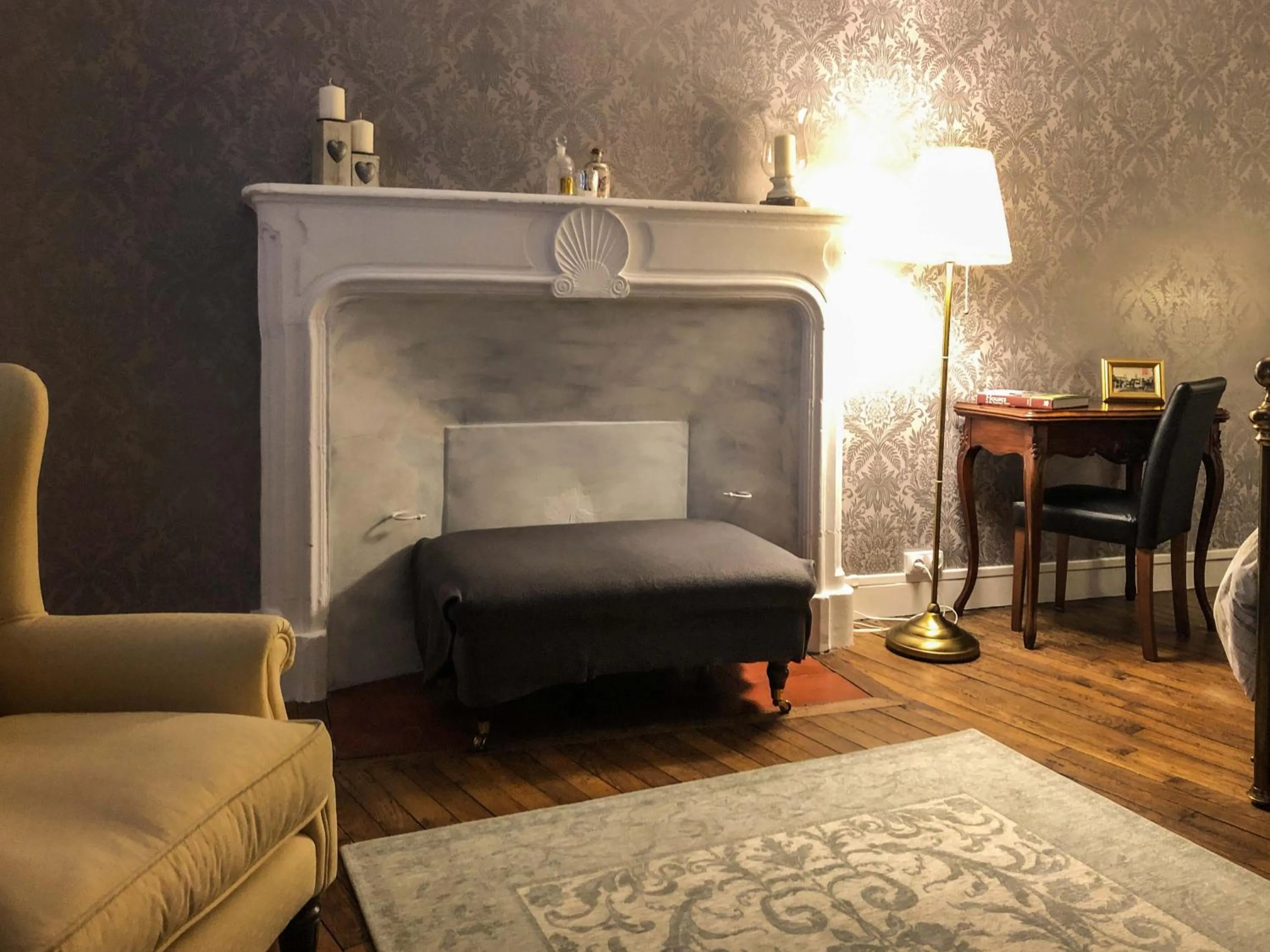 Decorative detail in La Bicyclette Bleue