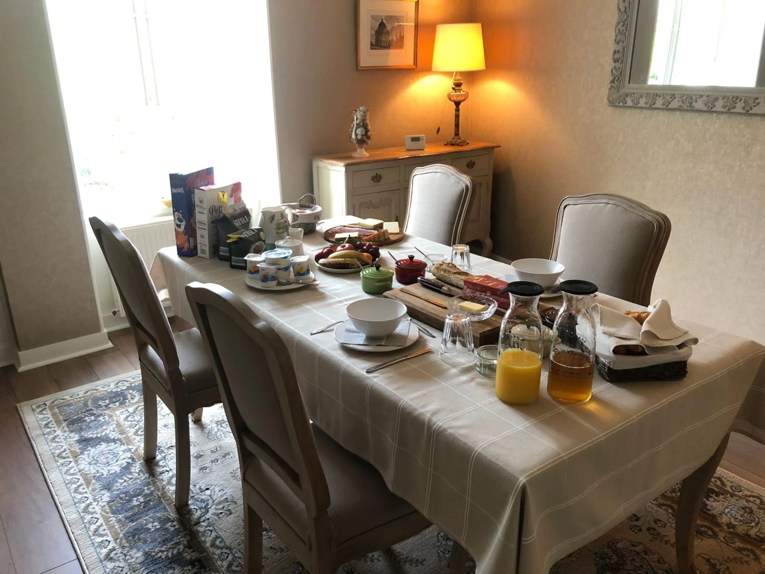 Dining area in La Bicyclette Bleue