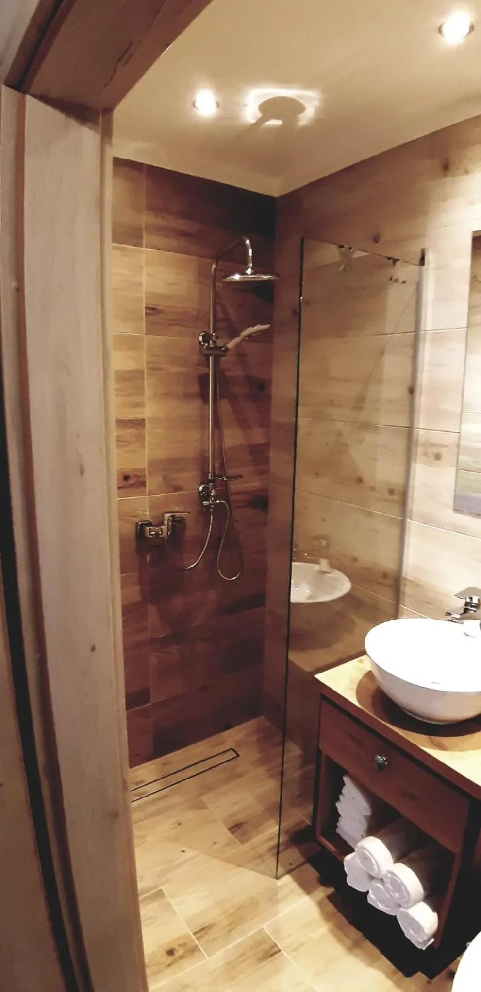 Shower in OSADA POD LASEM