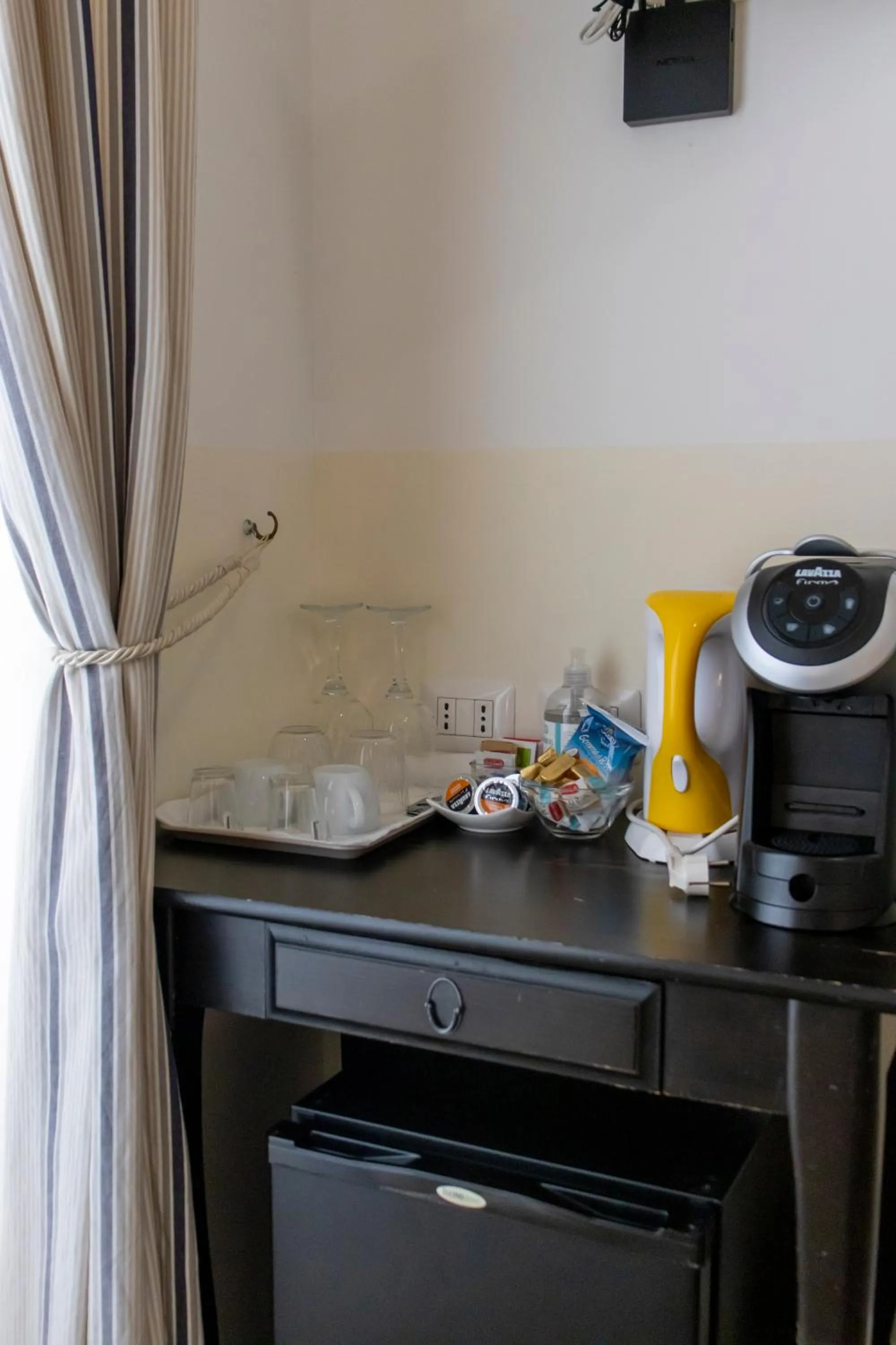 Coffee/tea facilities in Biancorèroma B&B