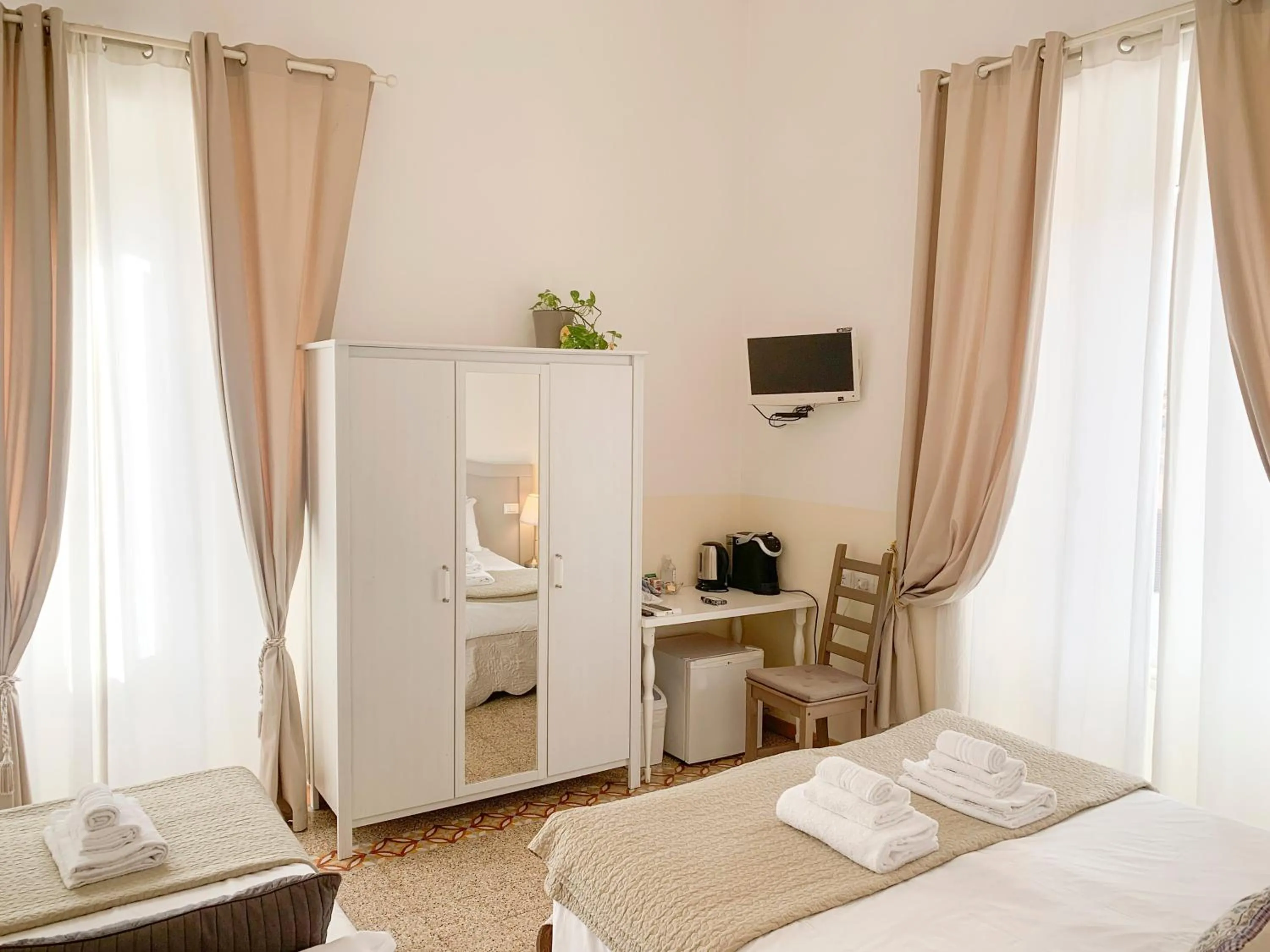 TV and multimedia, Bed in Biancorèroma B&B