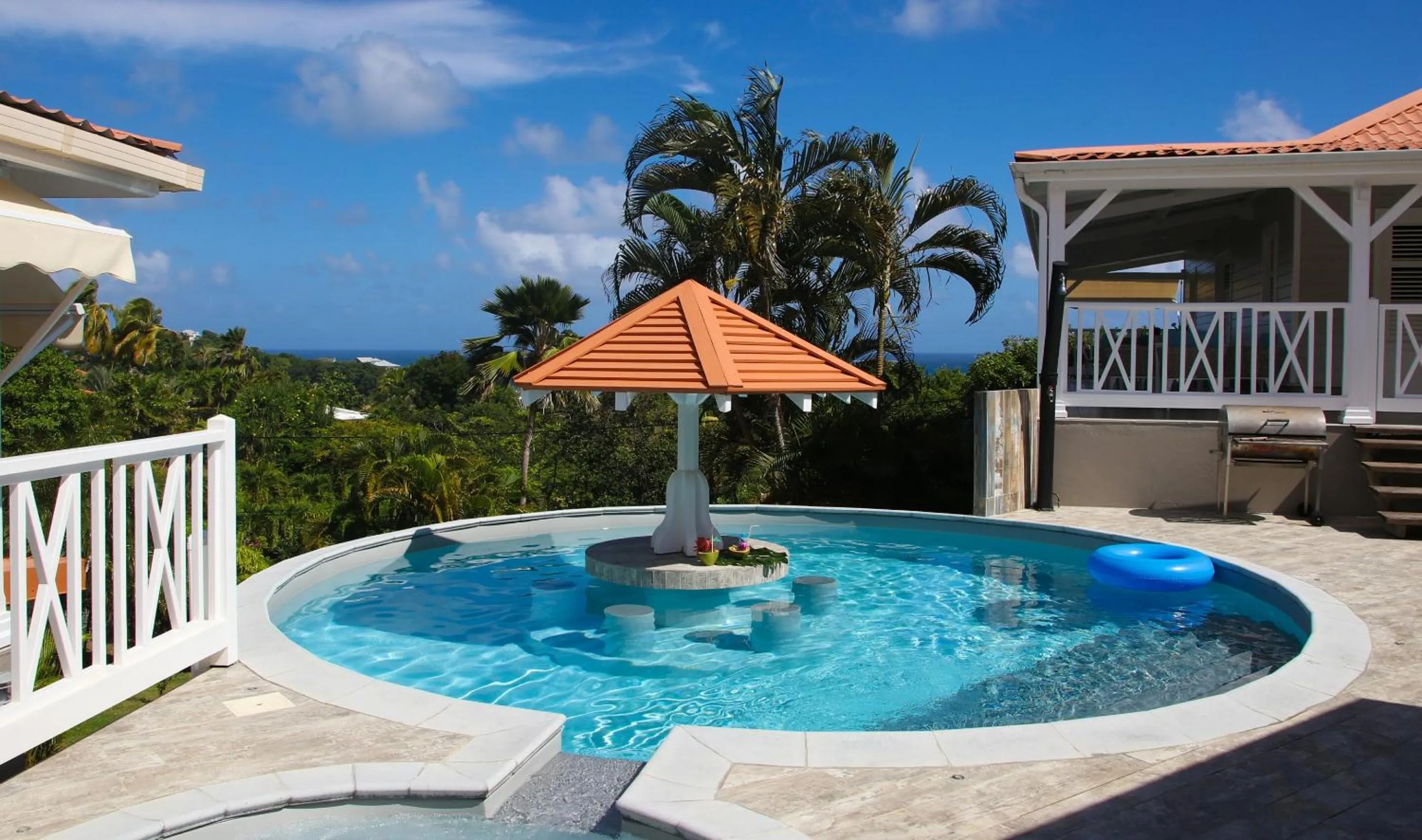 Pool view in LES HAUTS DU CAP