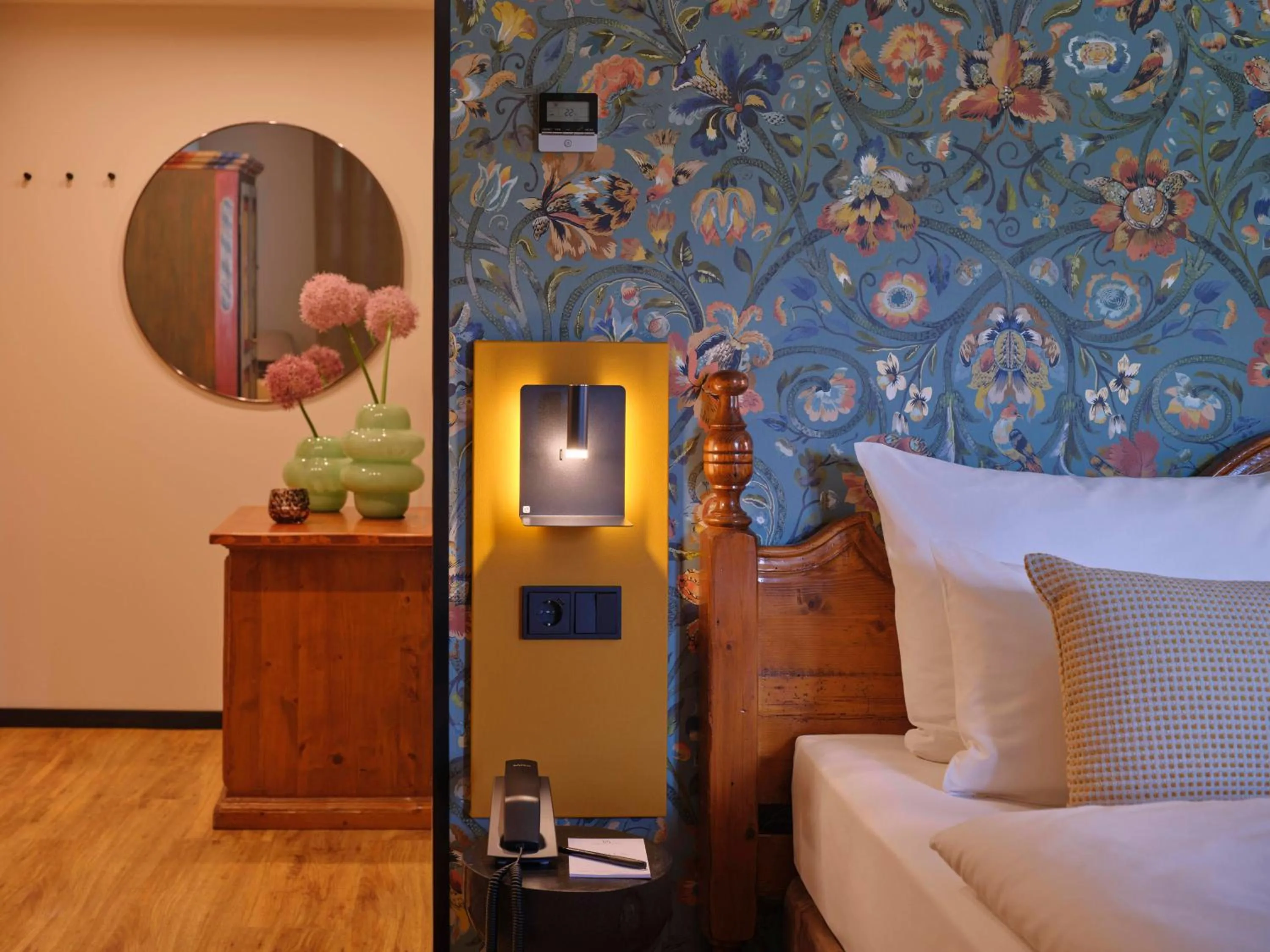 Photo of the whole room, Bed in Classik Hotel Martinshof, Messe München