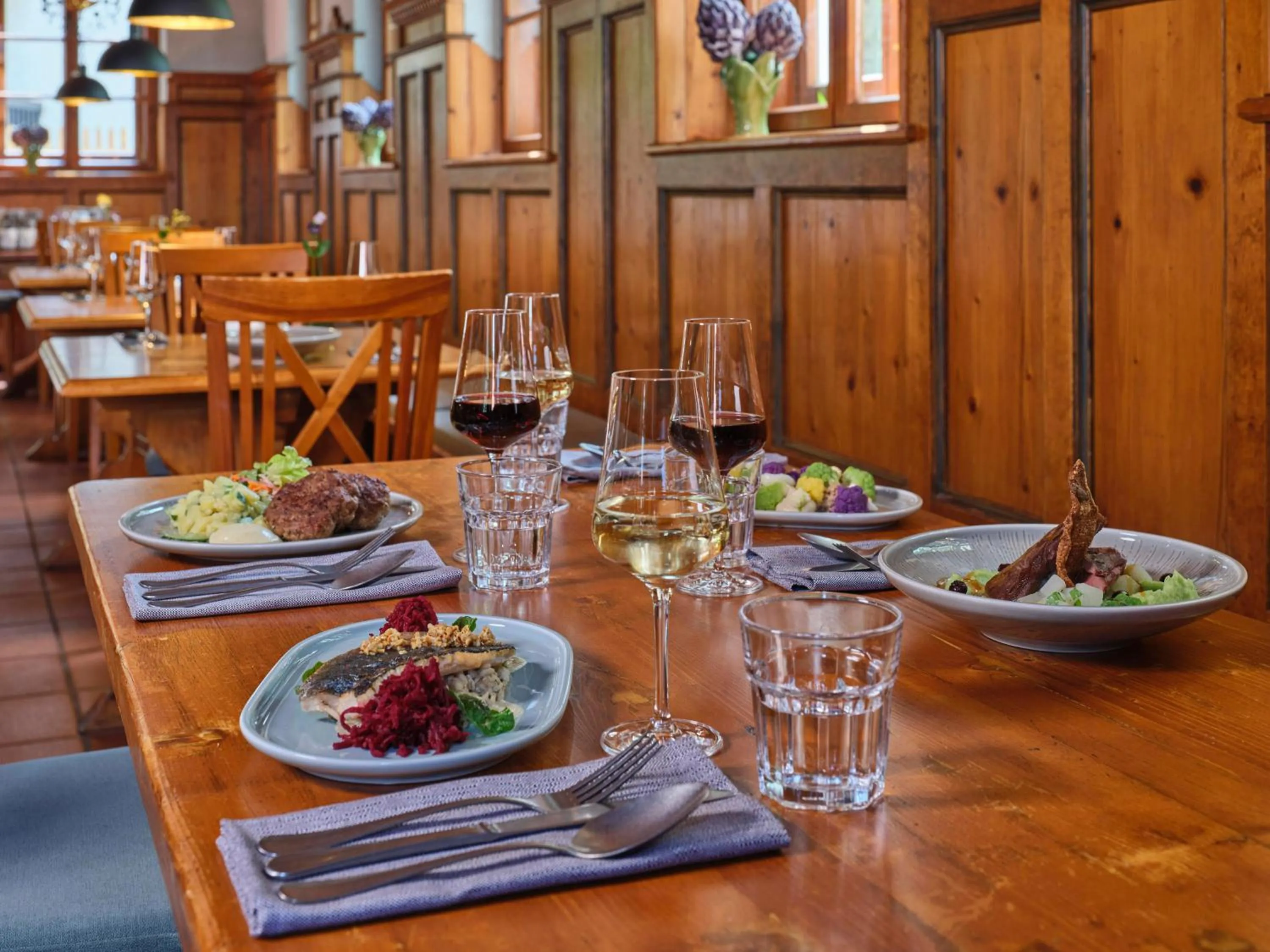 Restaurant/places to eat in Classik Hotel Martinshof, Messe München