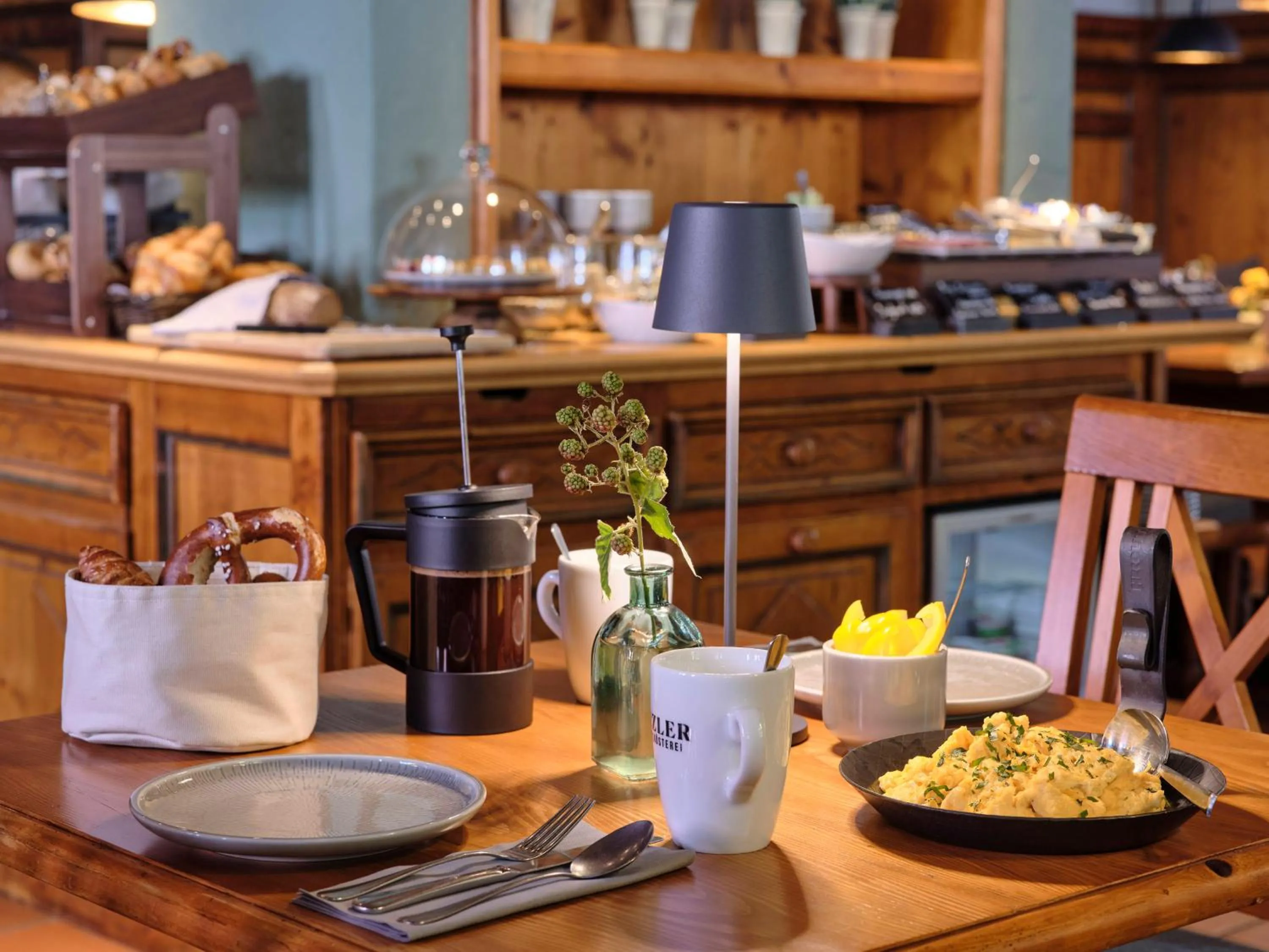 Restaurant/places to eat in Classik Hotel Martinshof, Messe München