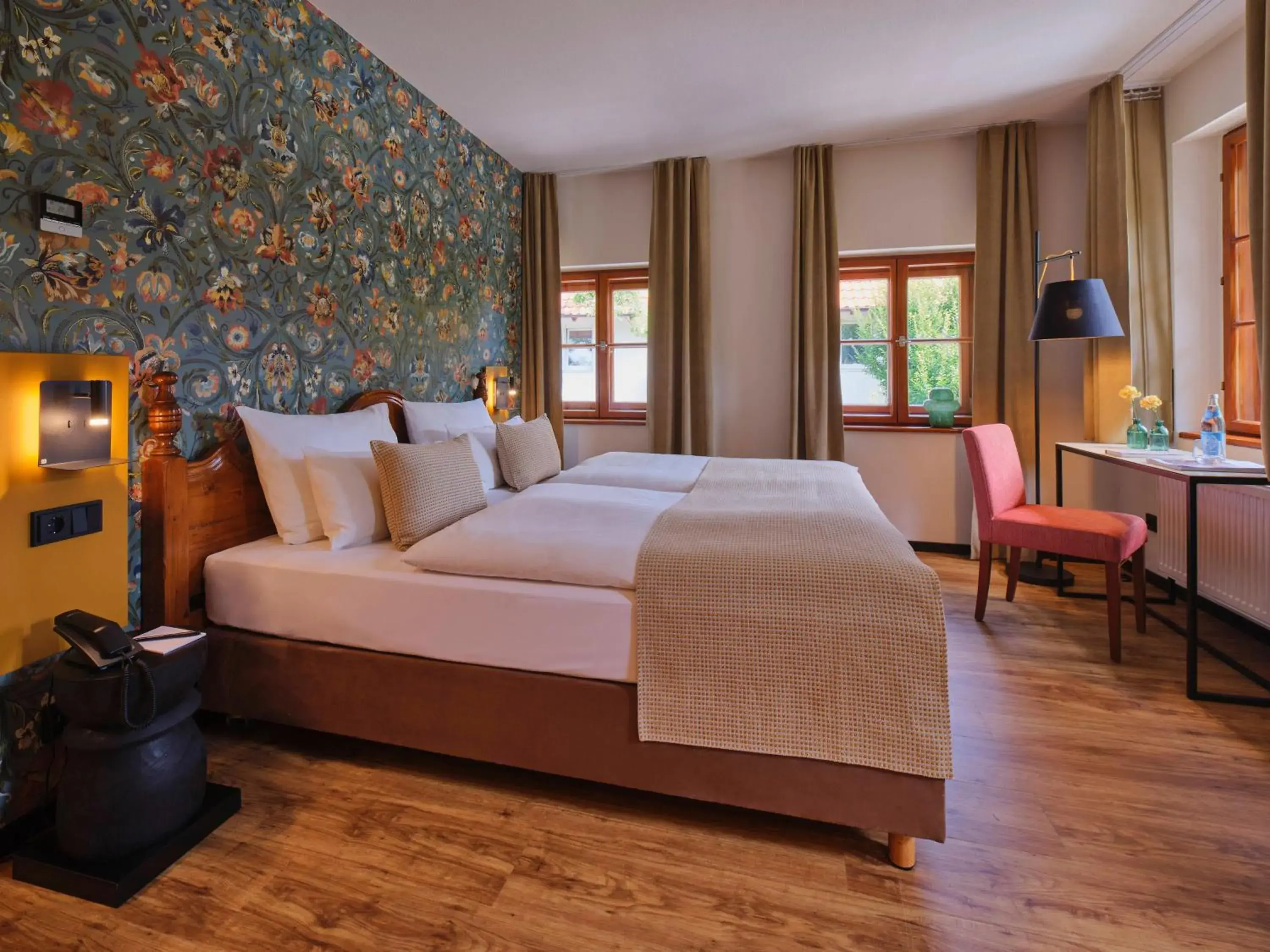 Bed in Classik Hotel Martinshof, Messe München Bed in Classik Hotel Martinshof, Messe München