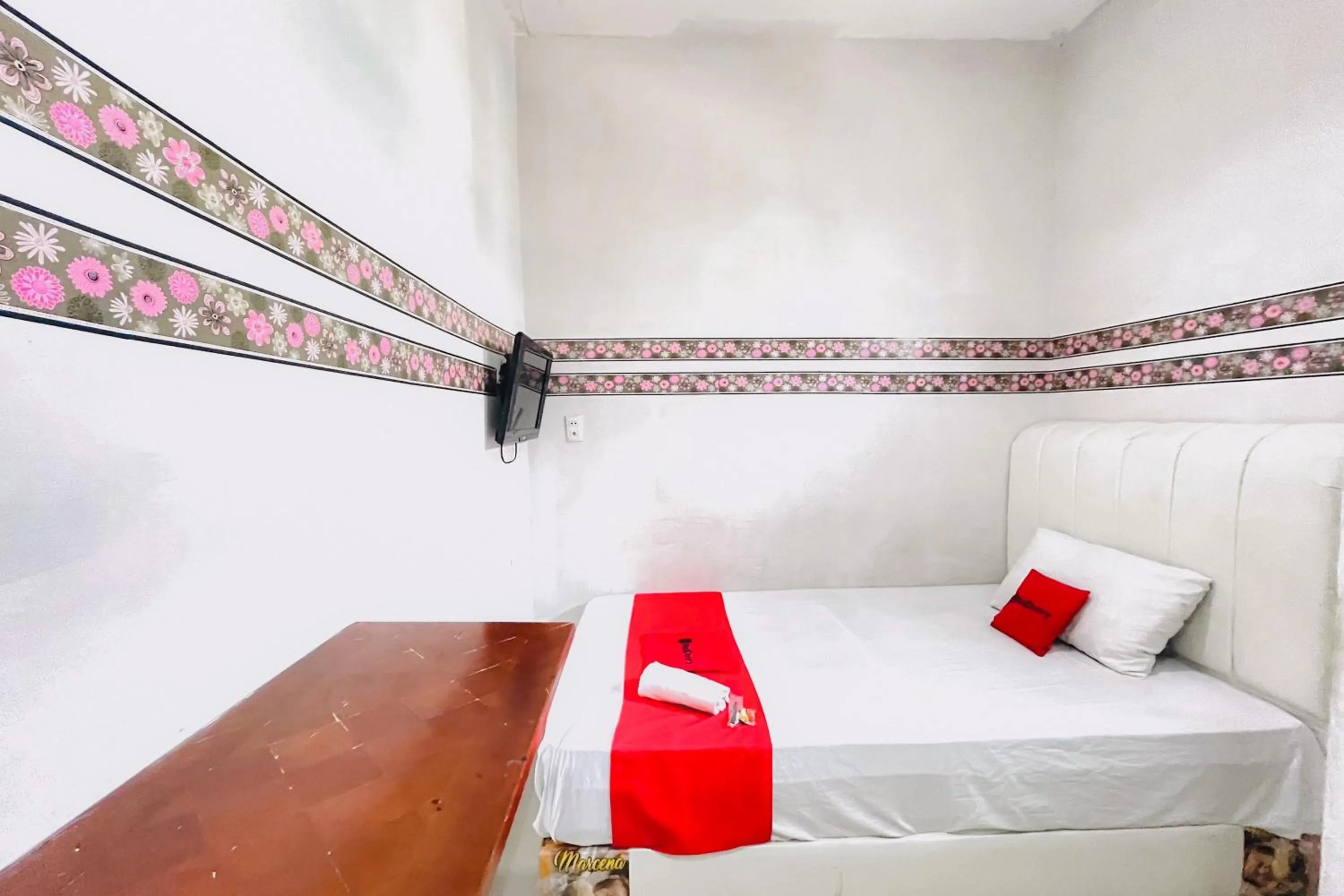 Bedroom, Bed in RedDoorz at STM Suite Medan Amplas