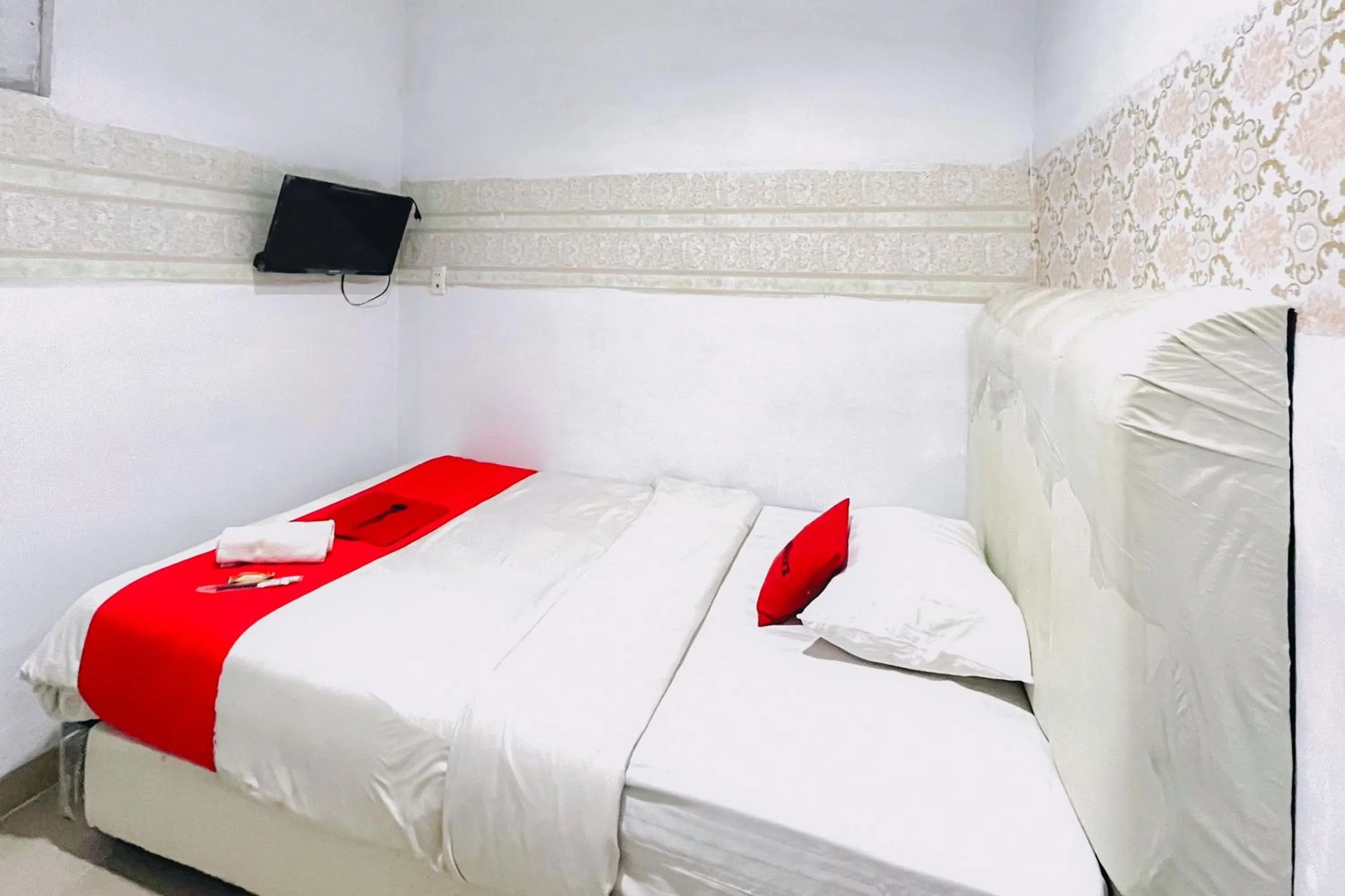 Bedroom, Bed in RedDoorz at STM Suite Medan Amplas
