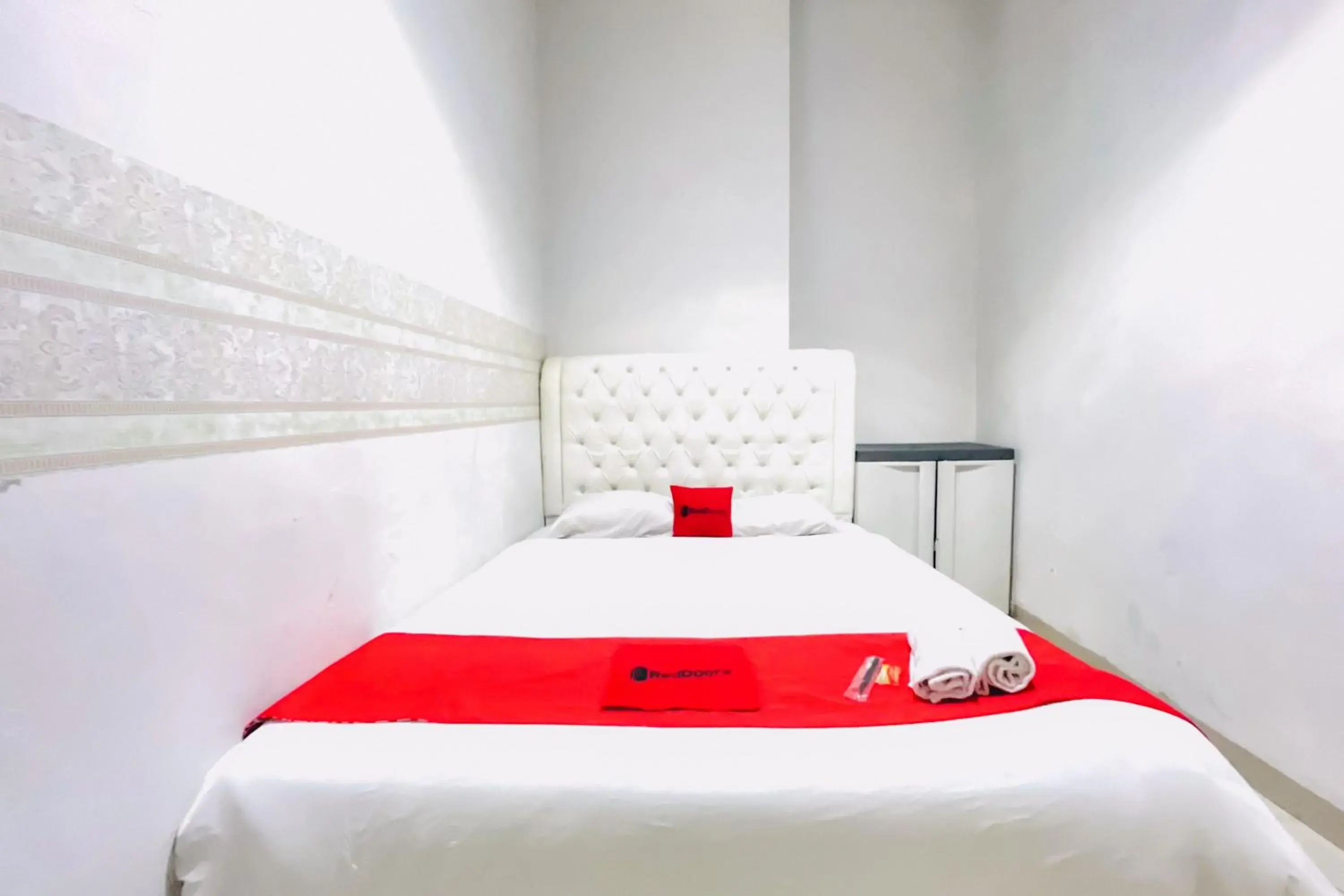 Bedroom, Bed in RedDoorz at STM Suite Medan Amplas Bedroom, Bed in RedDoorz at STM Suite Medan Amplas