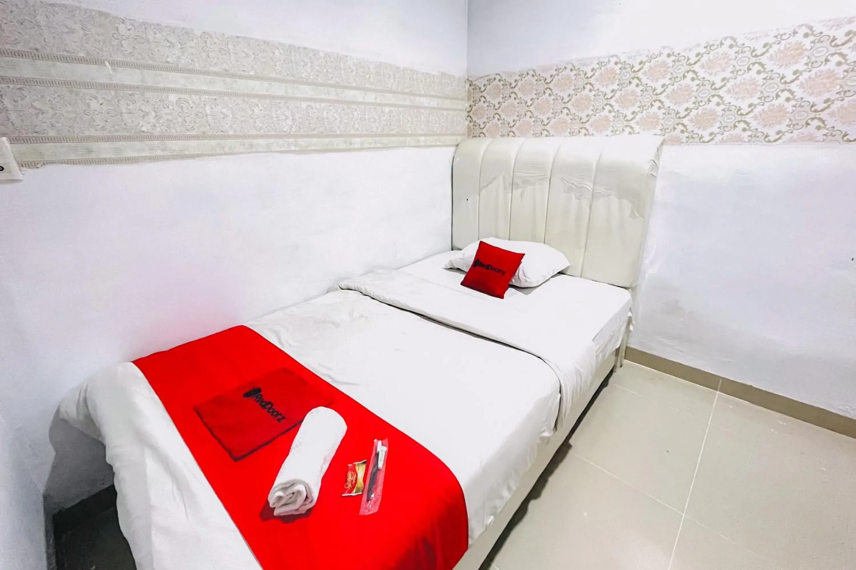 Bedroom, Bed in RedDoorz at STM Suite Medan Amplas Bedroom, Bed in RedDoorz at STM Suite Medan Amplas