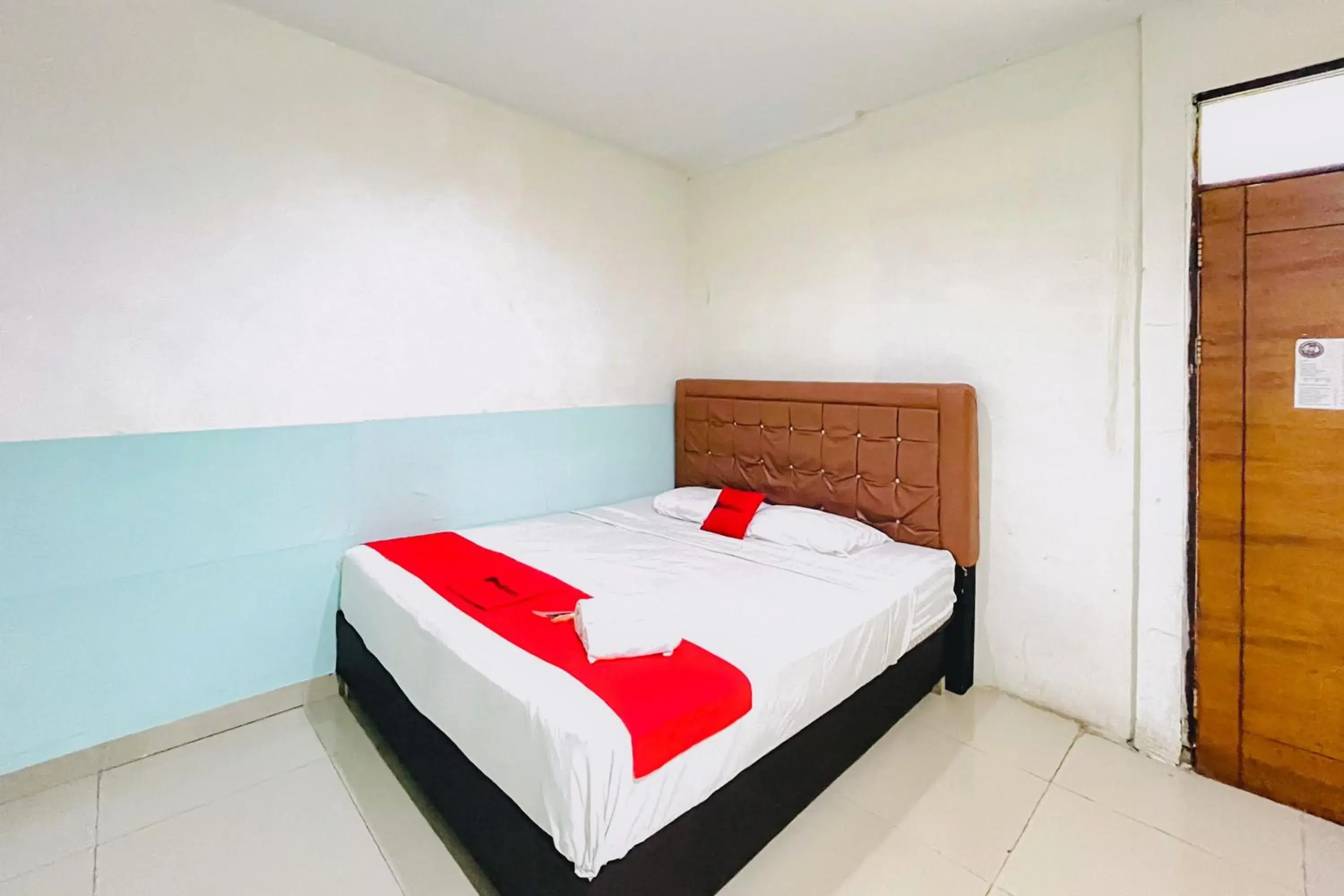 Bedroom, Bed in RedDoorz at STM Suite Medan Amplas Bedroom, Bed in RedDoorz at STM Suite Medan Amplas