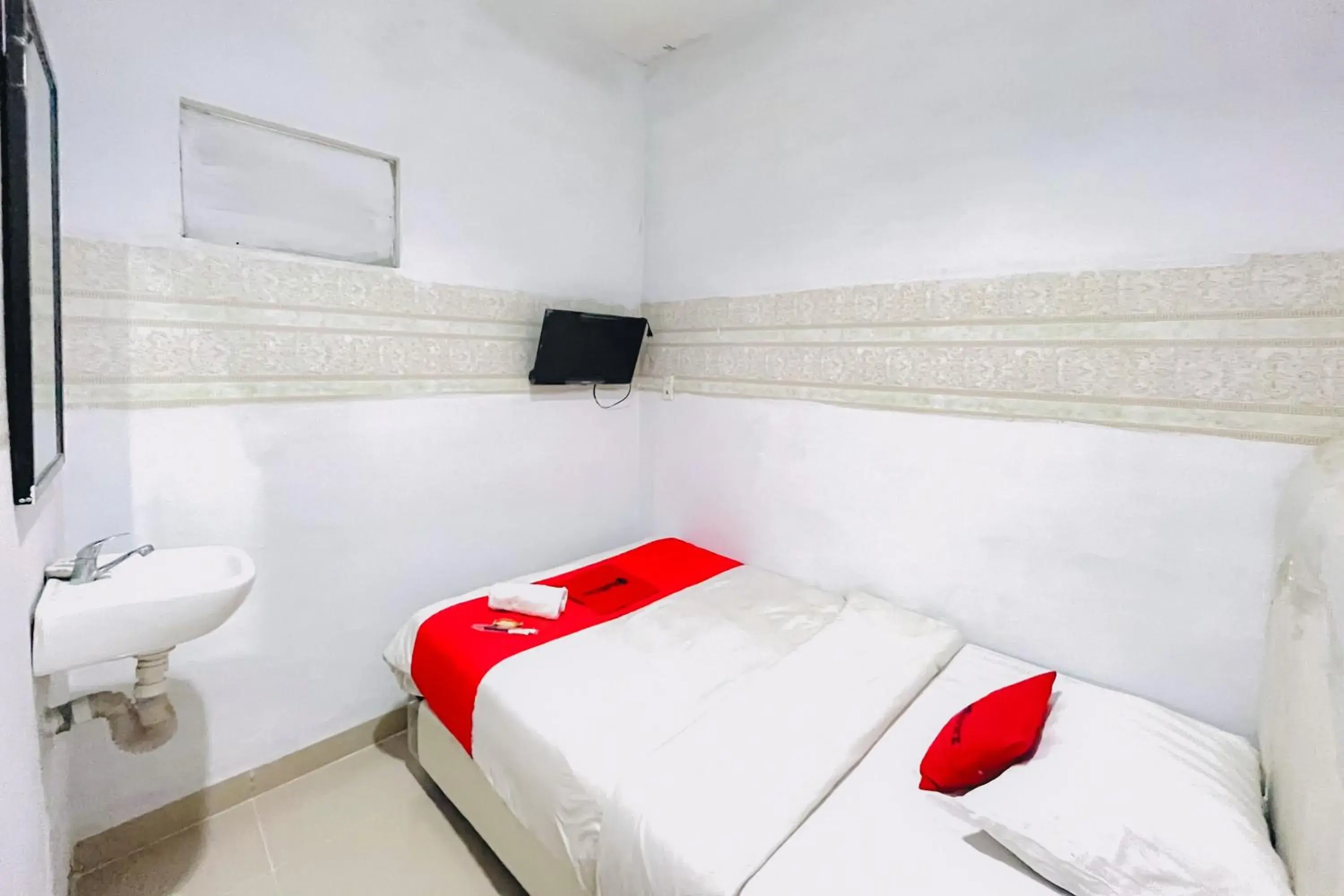 Bedroom, Bed in RedDoorz at STM Suite Medan Amplas Bedroom, Bed in RedDoorz at STM Suite Medan Amplas