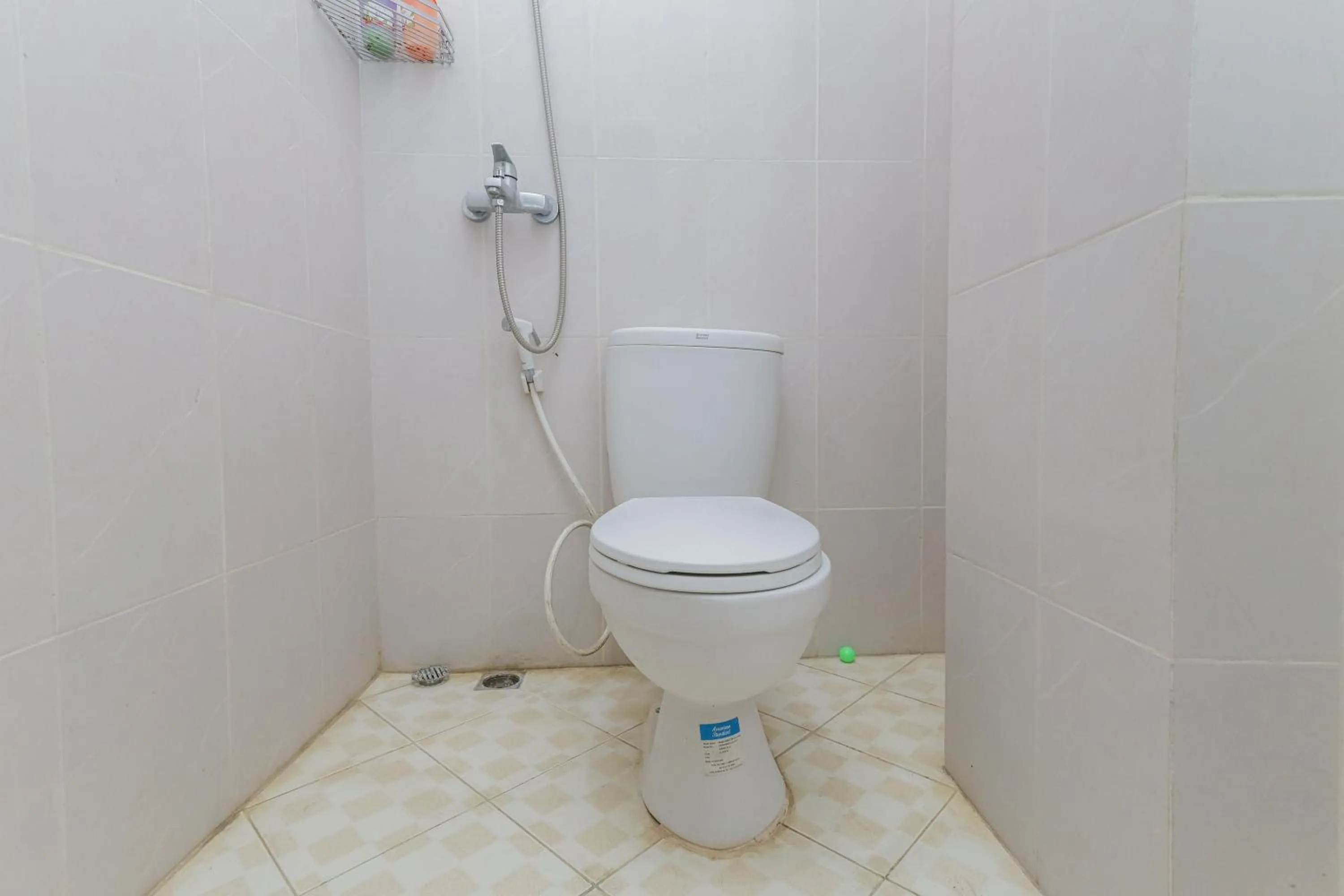 Bathroom in Hotel O near Jatim Park 3 formerly Srikandi Residence