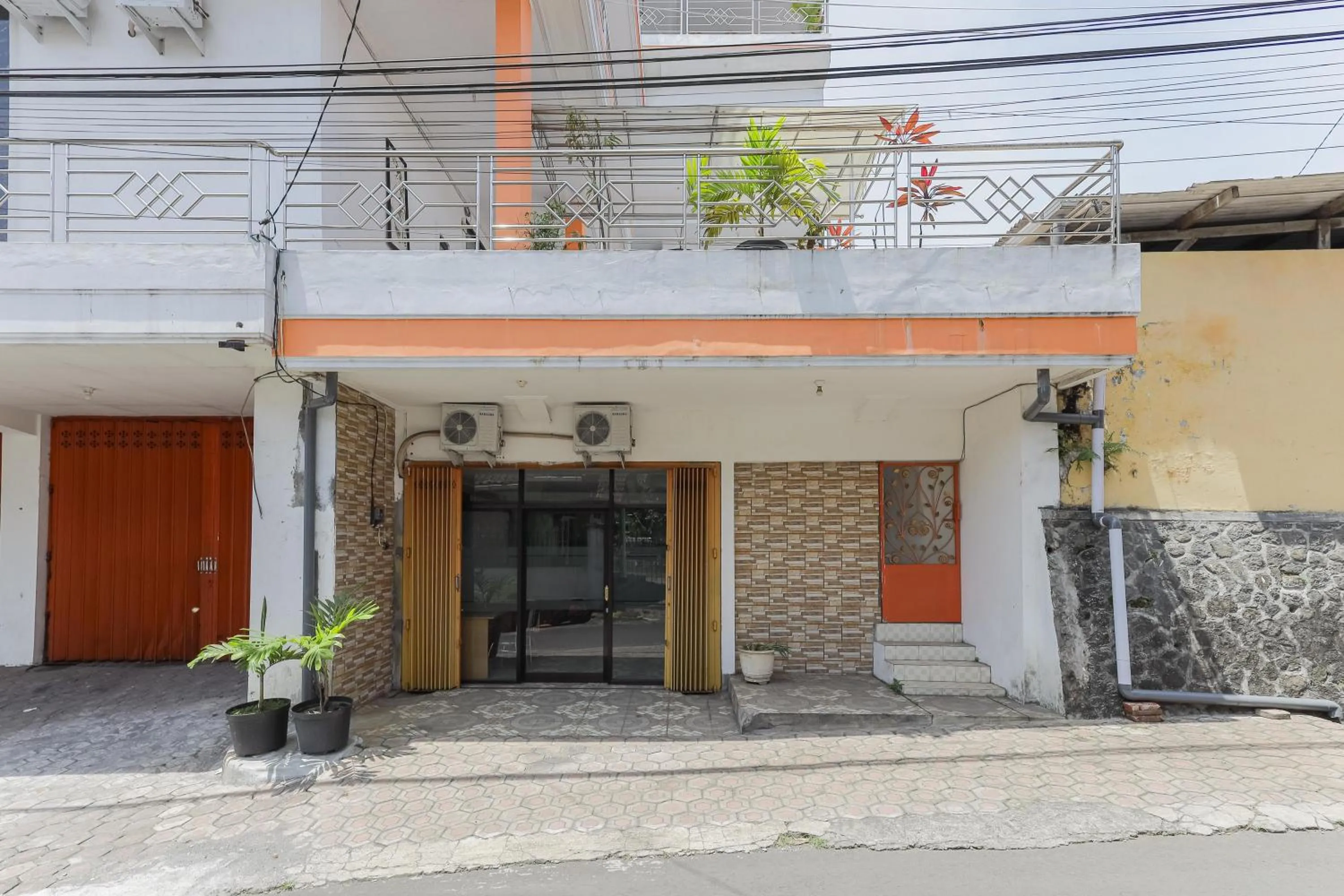 Property building in Urbanview Hotel Near Jatim Park 3 by RedDoorz