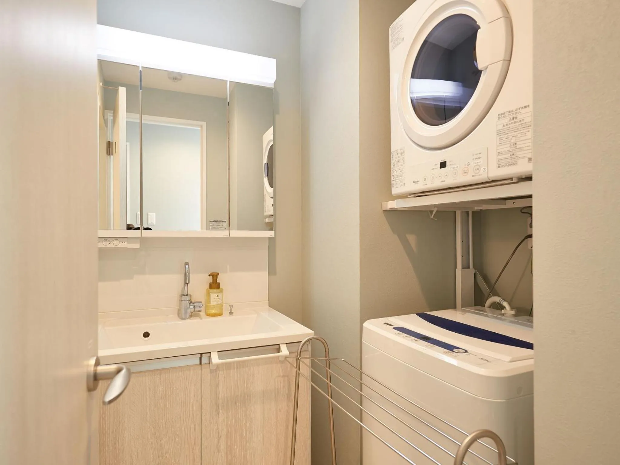 Bathroom, Kitchen/Kitchenette in Tenpoint Hotel OKOU