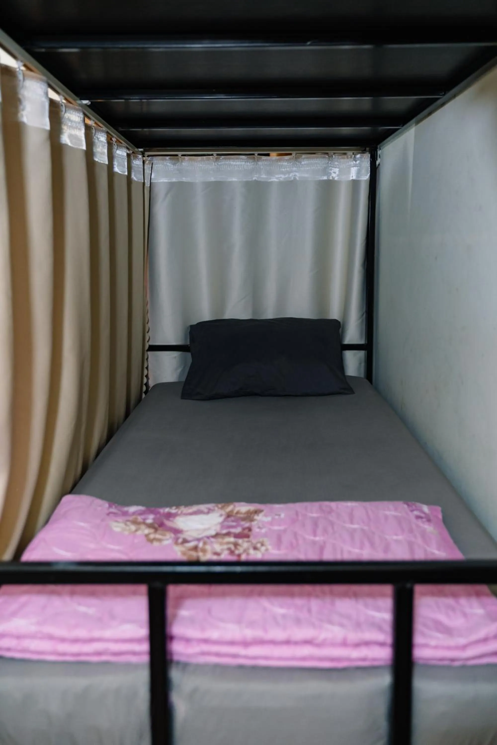 Bed in HG Hostel provide Tours & Motorbikes