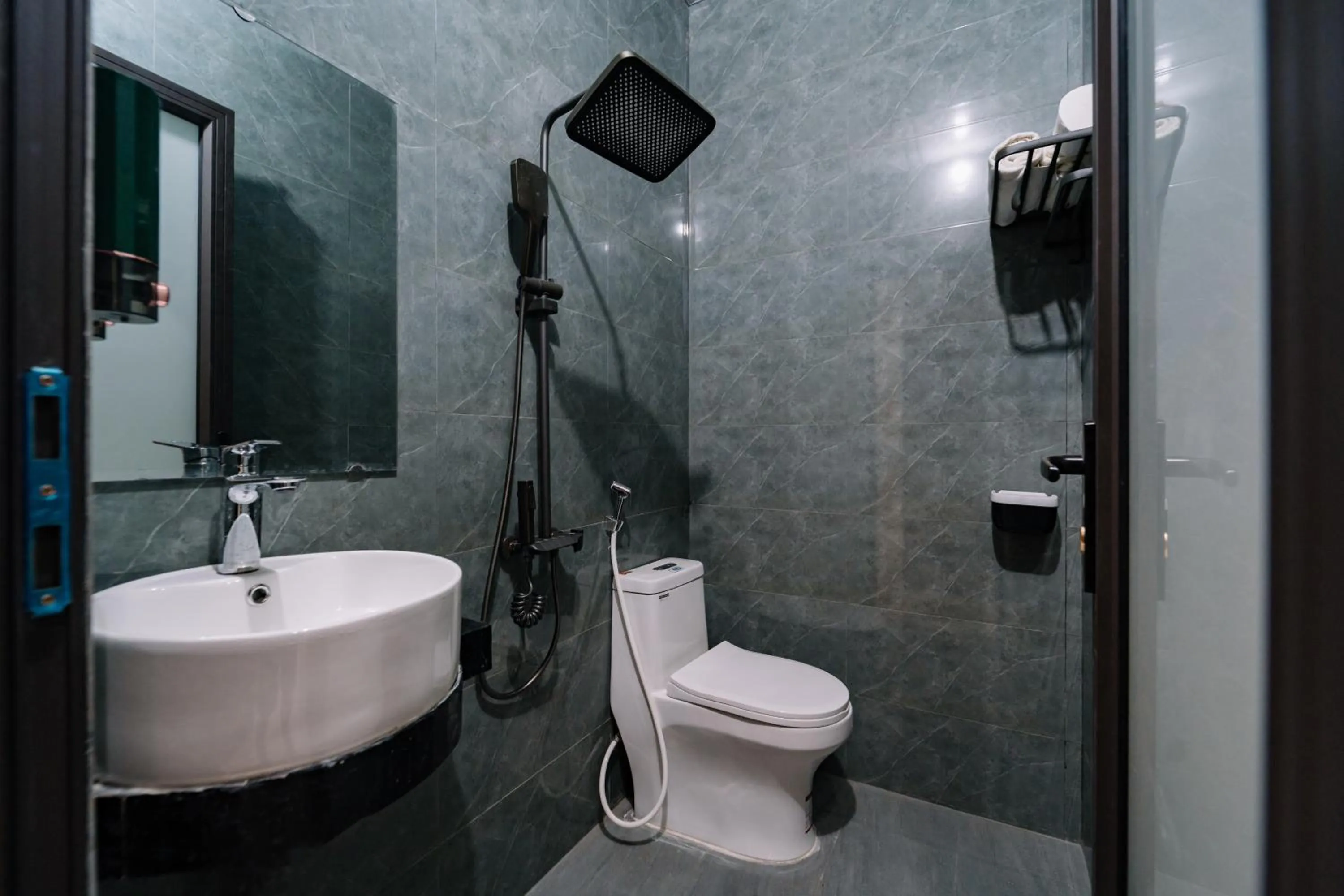 Shower in HG Hostel provide Tours & Motorbikes