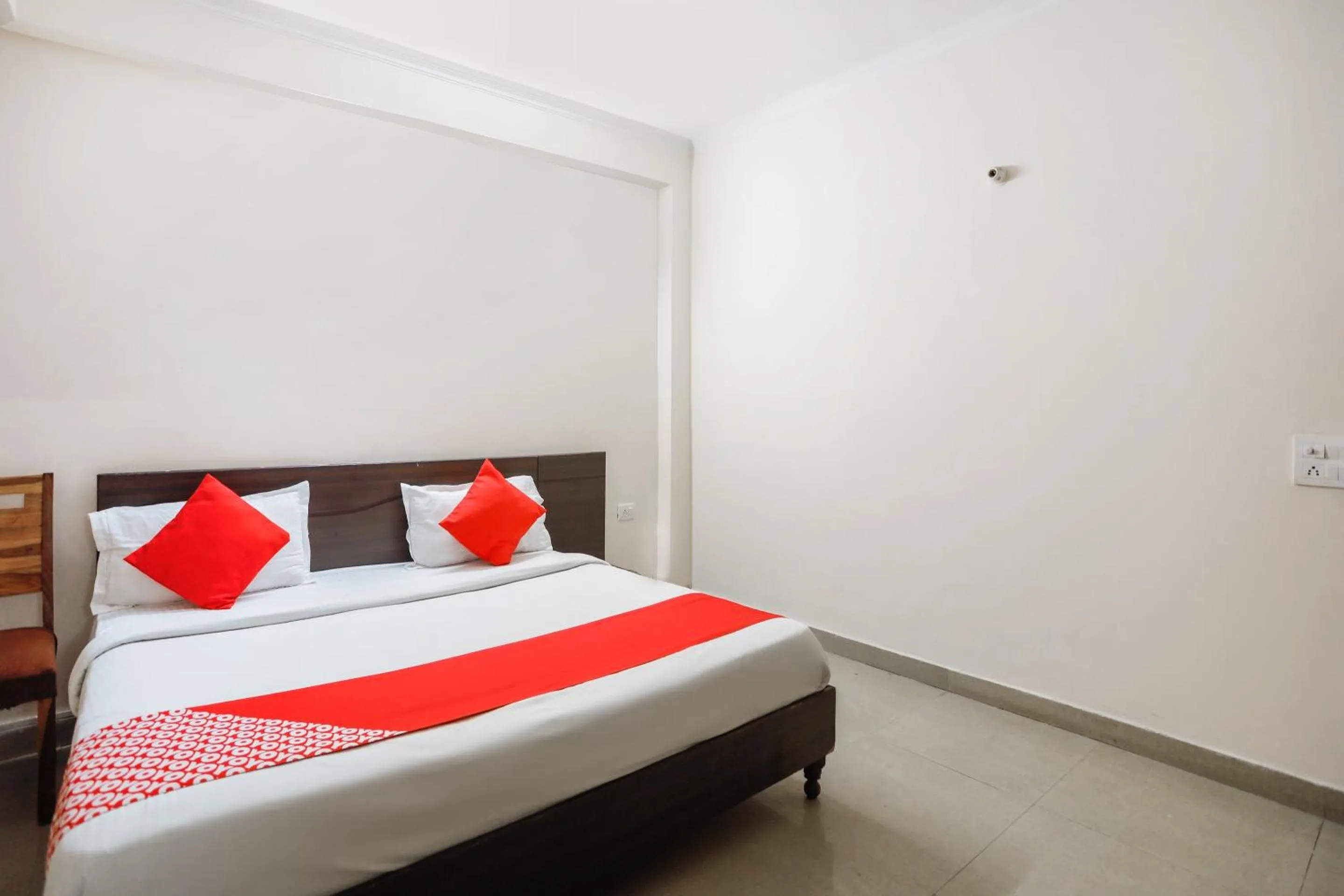 Bedroom, Bed in Hotel O Av Residency Near Botanic Garden Of Indian Republic